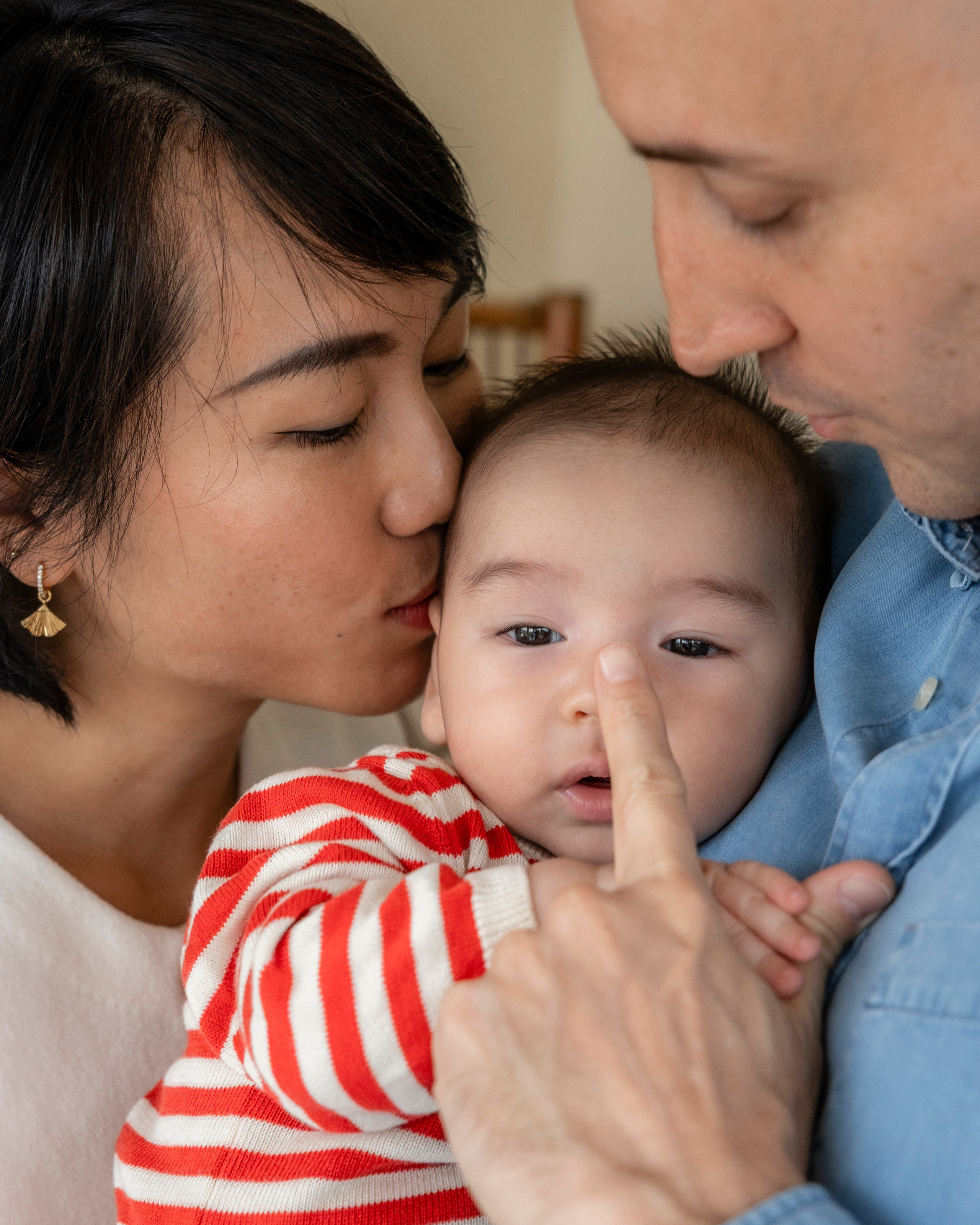 From bump to baby: why at-home family photoshoots in Toulouse are worth It. Eugénie Smirnova — photographe à Toulouse et dans le sud-ouest de la France