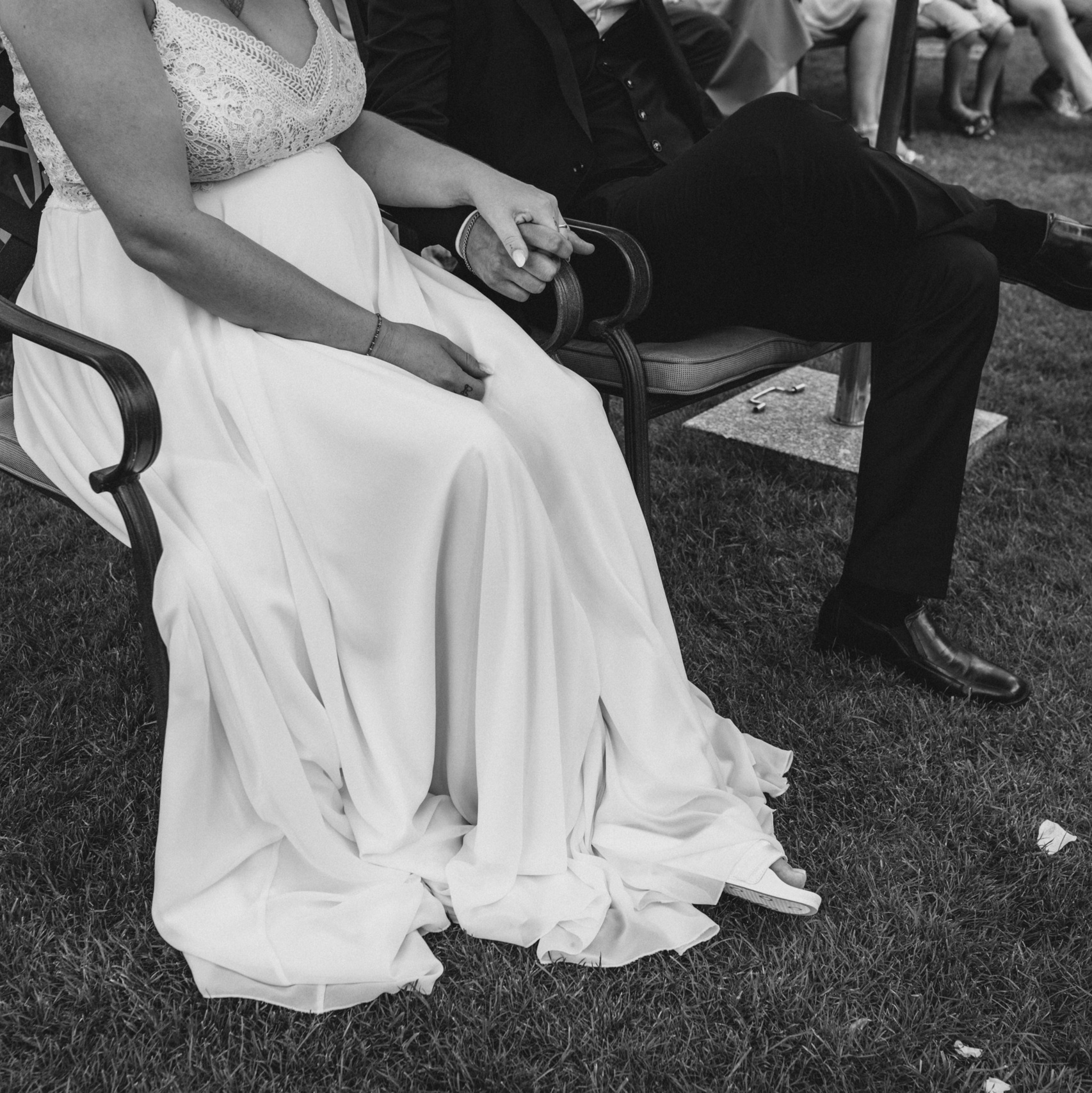 Emotionale Momente während der Trauung im Weingut Mussler – Hochzeitsfotografin für freie Trauung bei Frankfurt am Main