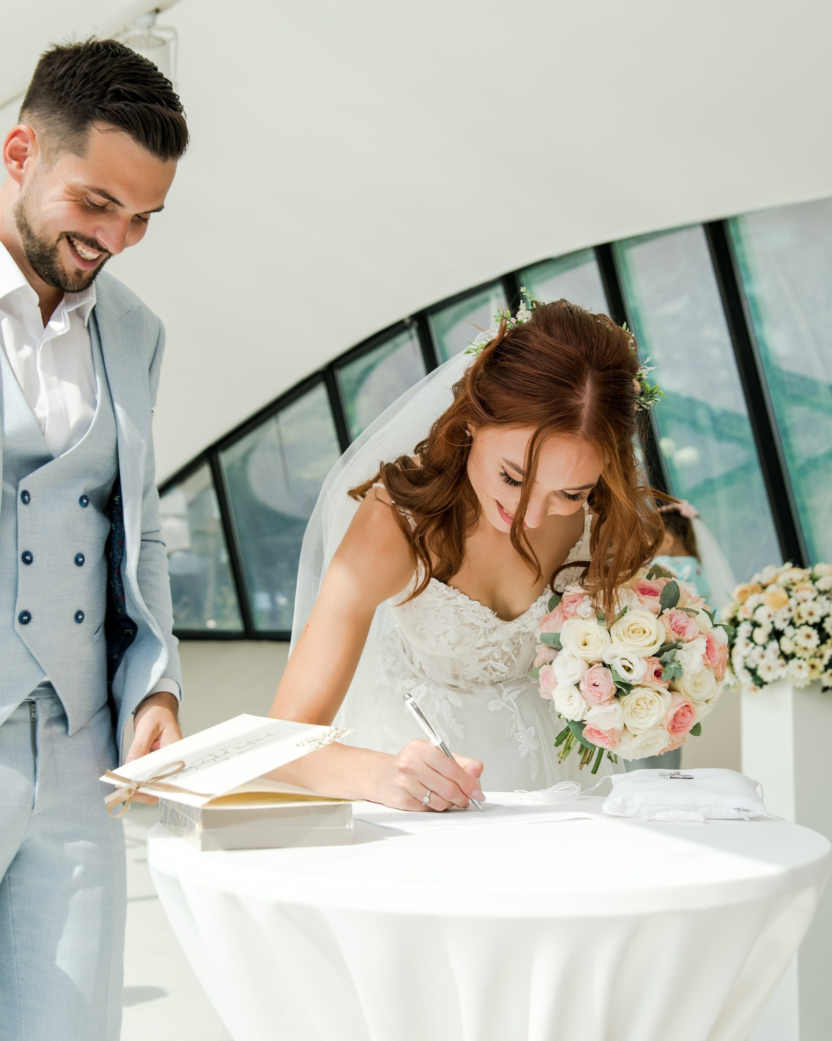 Танец молодоженов в Тбилиси, Грузия - Белый зал в Доме юстиции