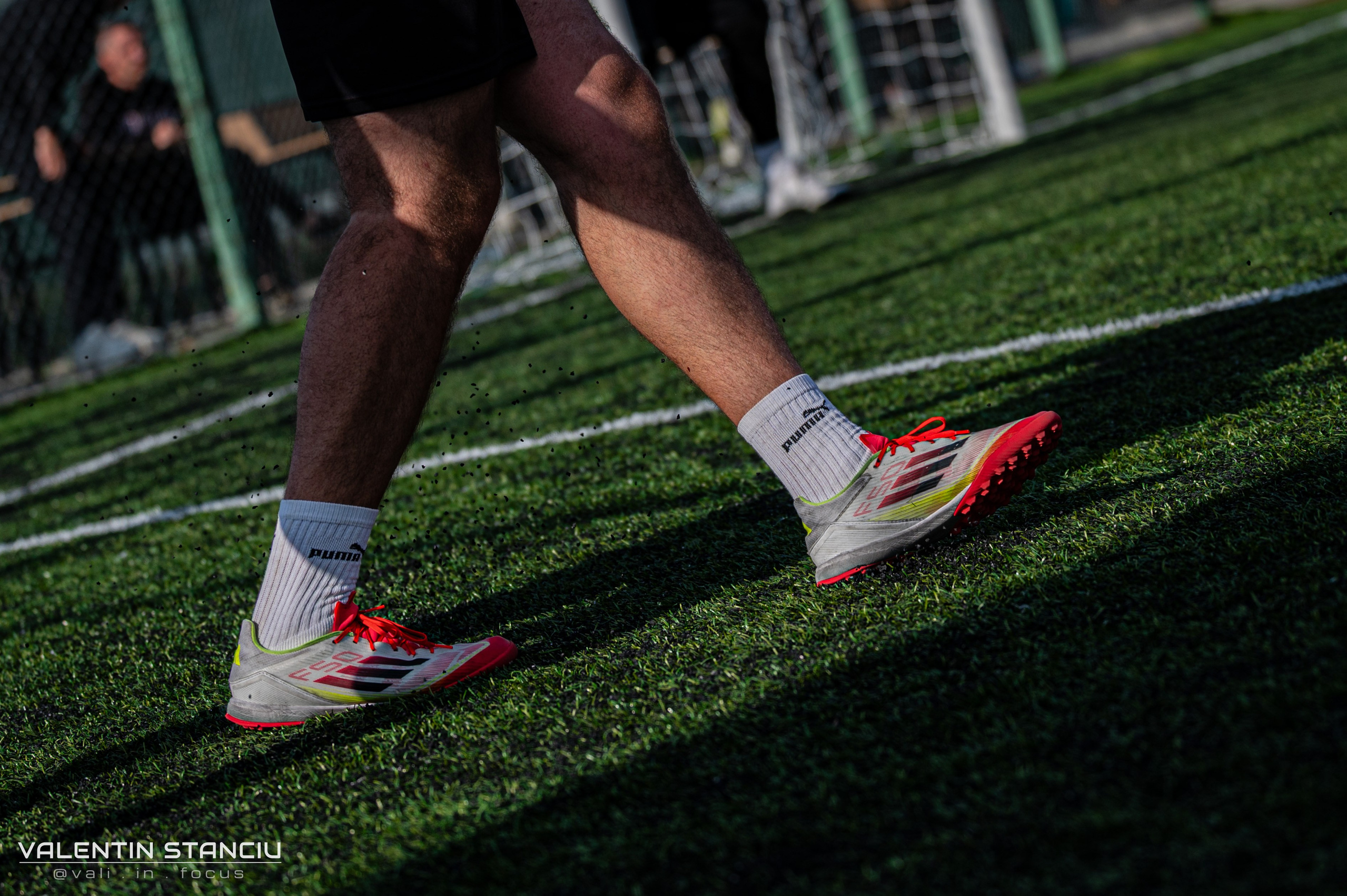 Contact. Fotograf de Sport, Portret, Produs, Corporate, Cultural și Evenimente în Galați | Valentin Stanciu
