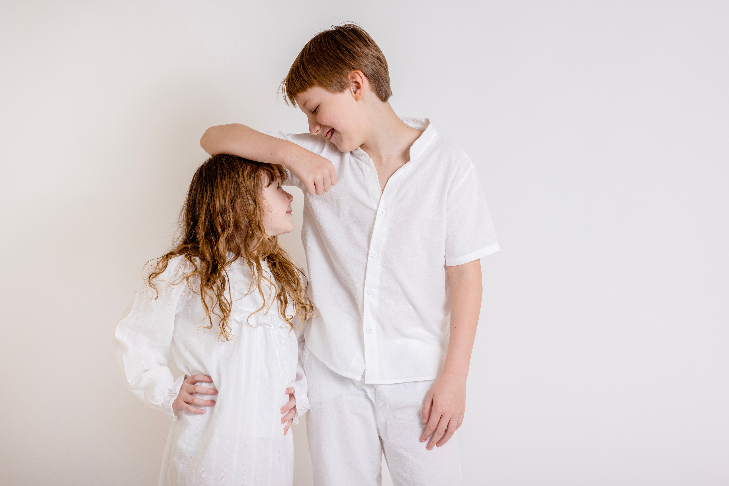 Prijs lifestyle newbornshoot. Familie en huwelijksfotograaf in Zwolle Overijssel