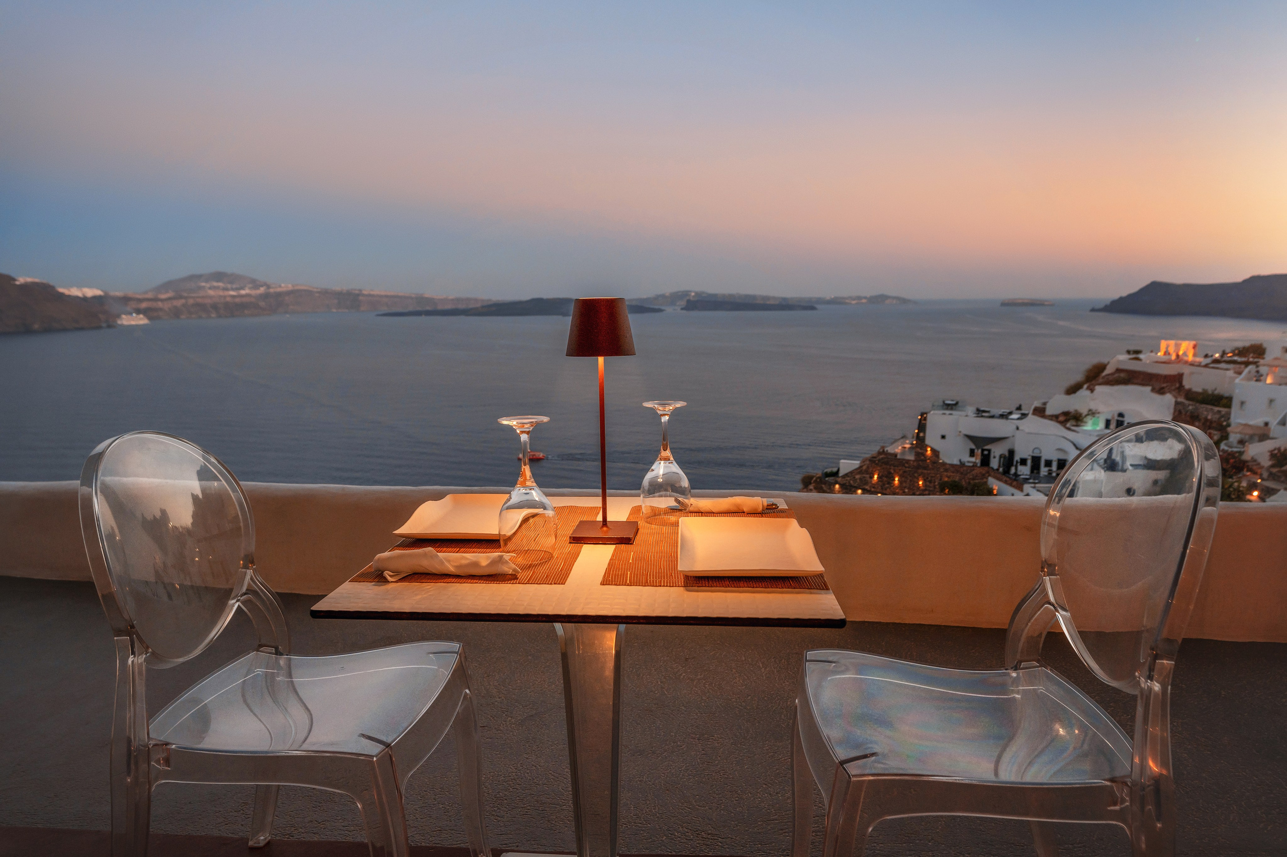 Restaurant in Santorini. Photographer in Santorini SokoLOVE Alex| Flying Dress Santorini