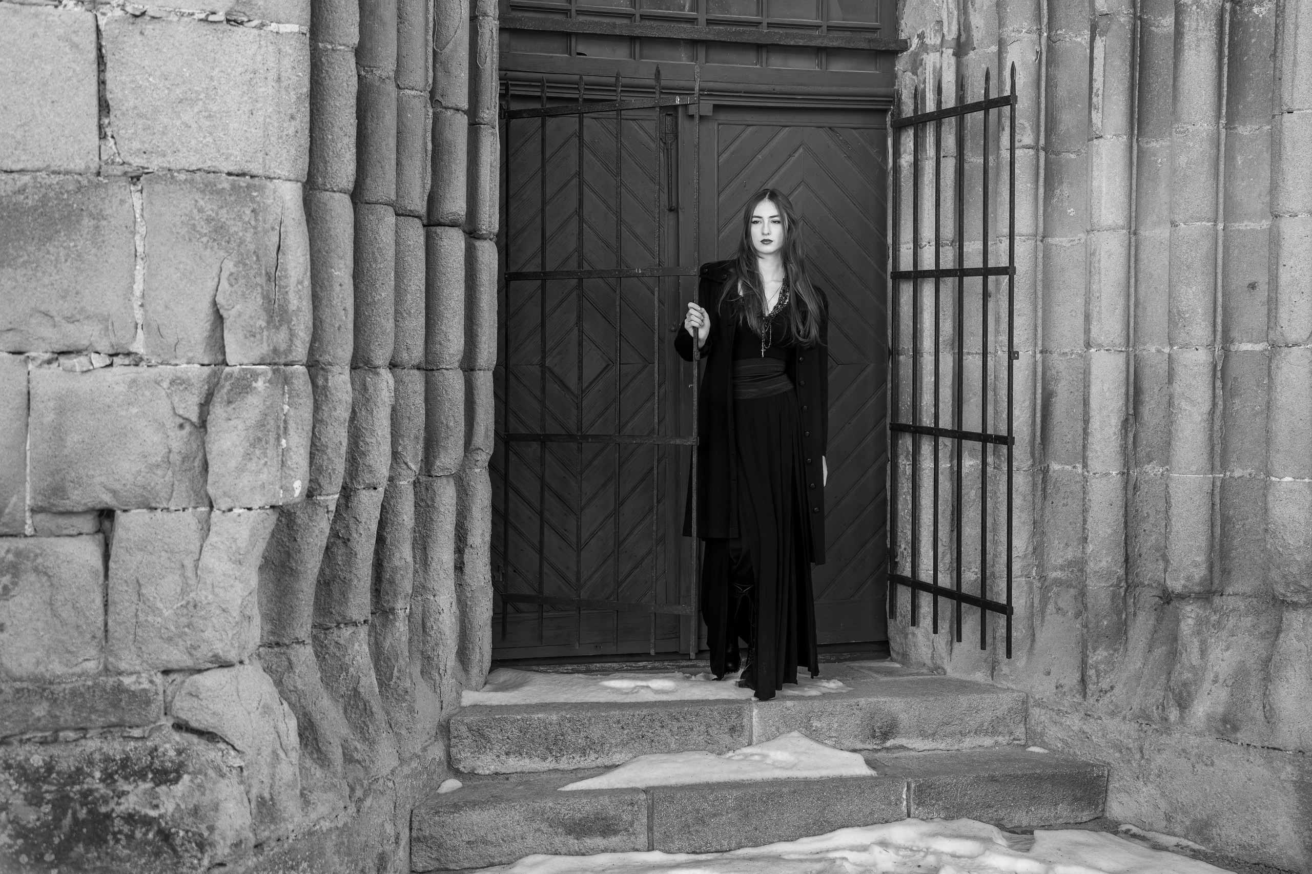 Prizonieră la castel. Daniel Hașiegan