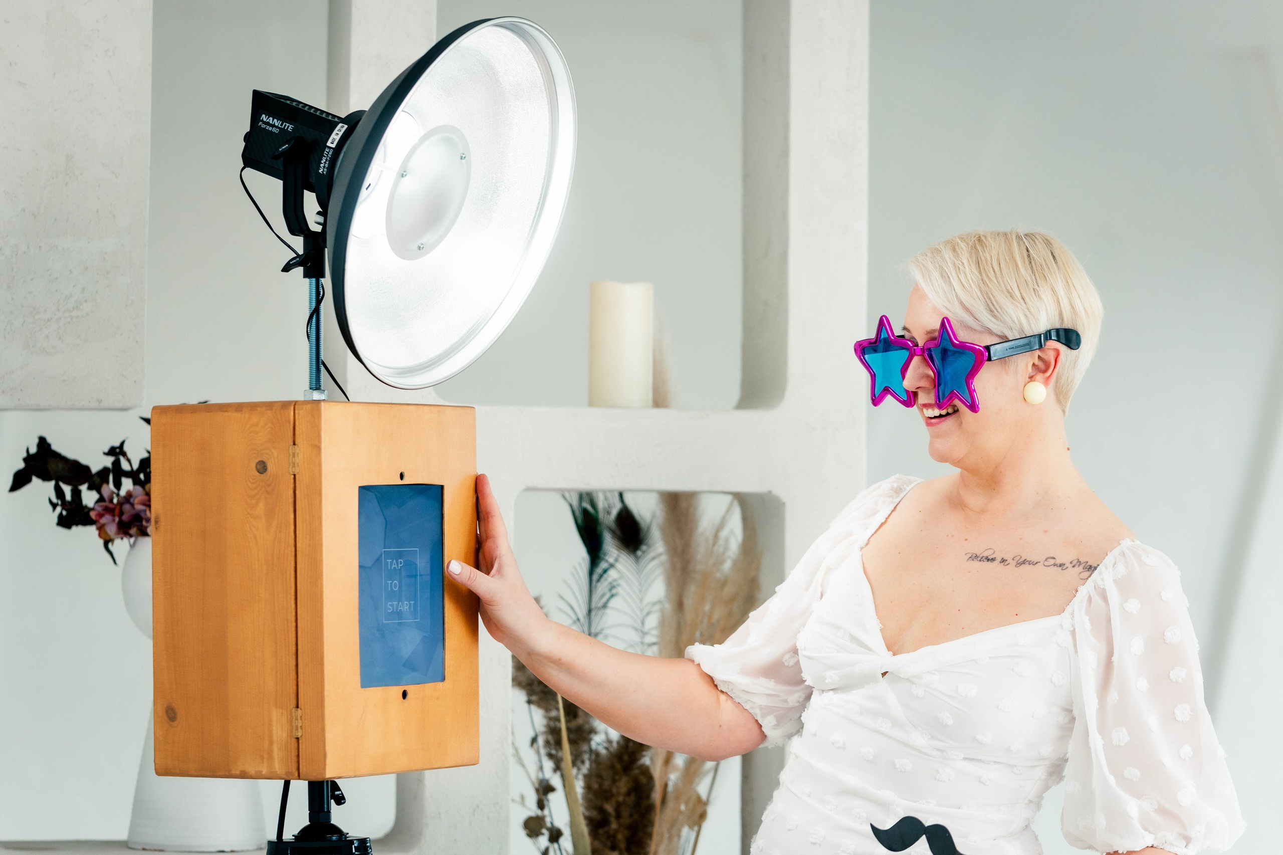 Fotobox I Fotoboks I I Fotopeegel I Fotoboxi rent I Fotboksi rent Eestis. Pulmavideograaf I Pulmafotograaf I Pulmavideo I Pulmafoto Eestis