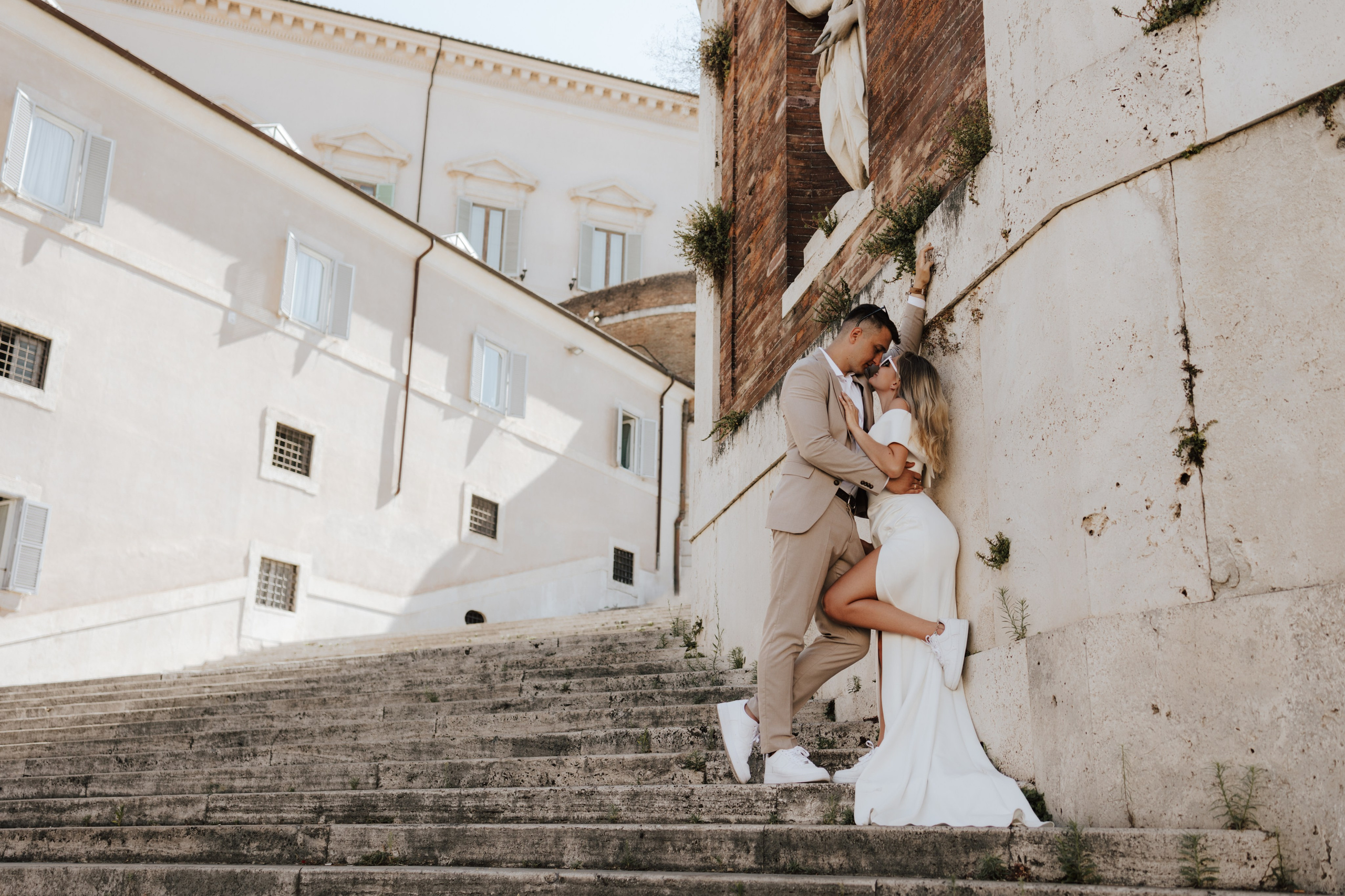 Rzym – pełen historii, ciepła i włoskiego temperamentu – stał się tłem dla wyjątkowej historii Klaudii i Michała 🤎. Fotograf Siedlce
