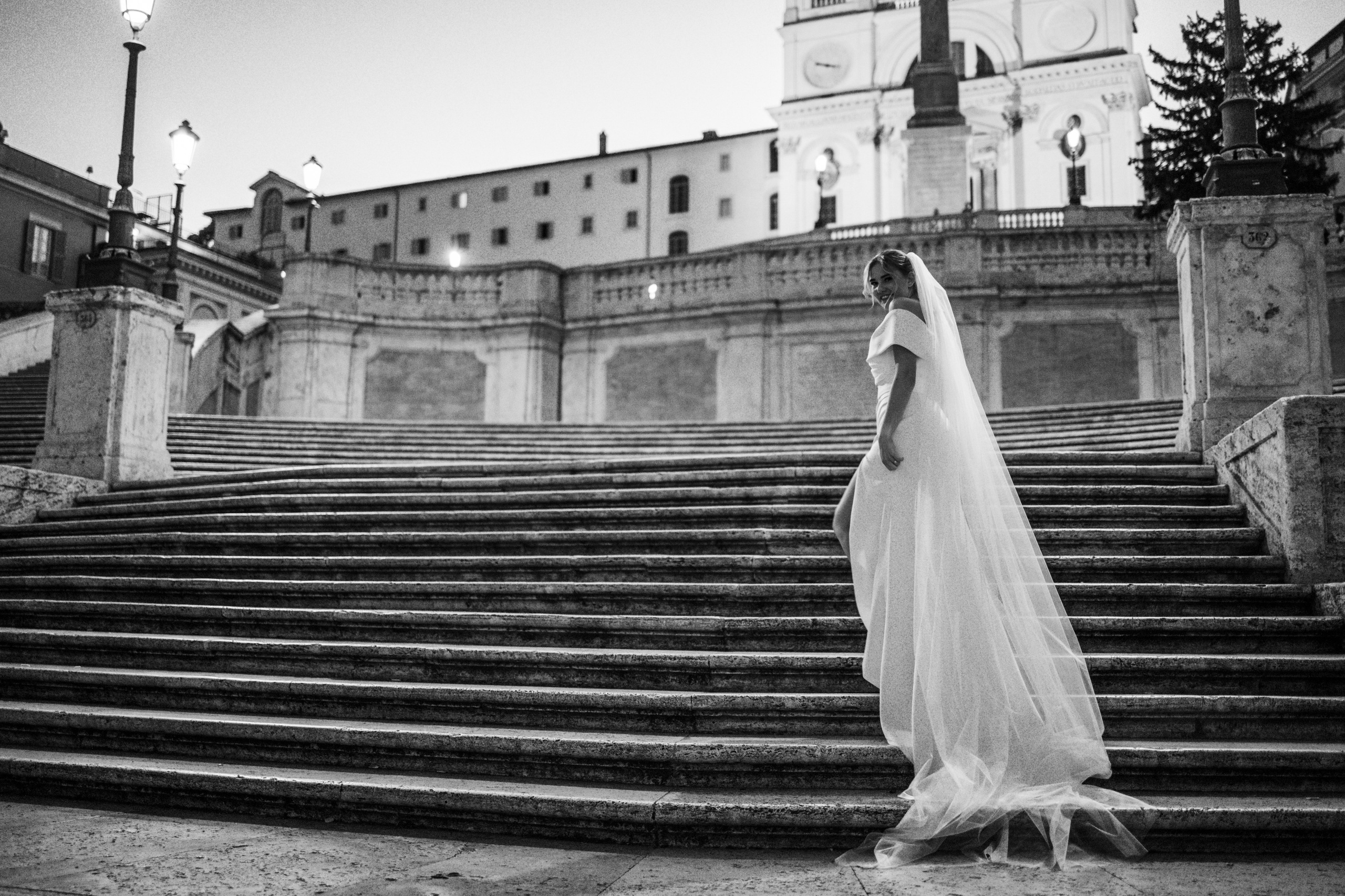 Rzym – pełen historii, ciepła i włoskiego temperamentu – stał się tłem dla wyjątkowej historii Klaudii i Michała 🤎. Fotograf Siedlce
