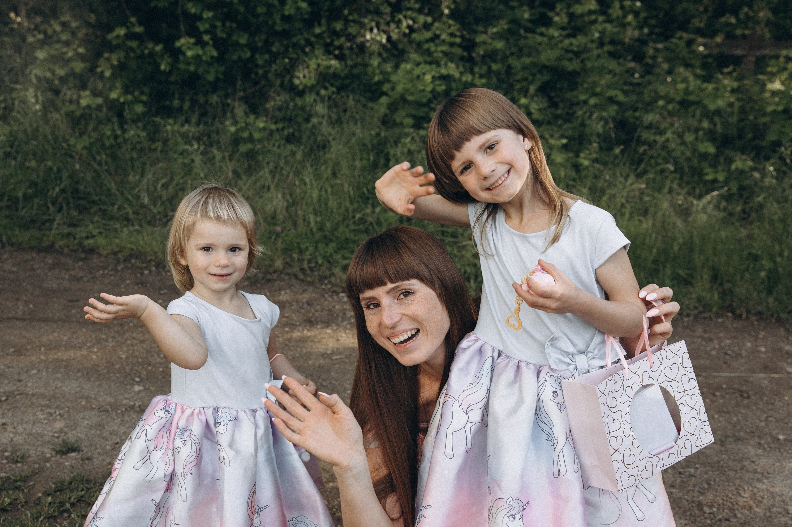Family photo session in Foret de Bouconne. Eugenie Smirnova — wedding, corporate and lifestyle photographer in Toulouse and Southwest France