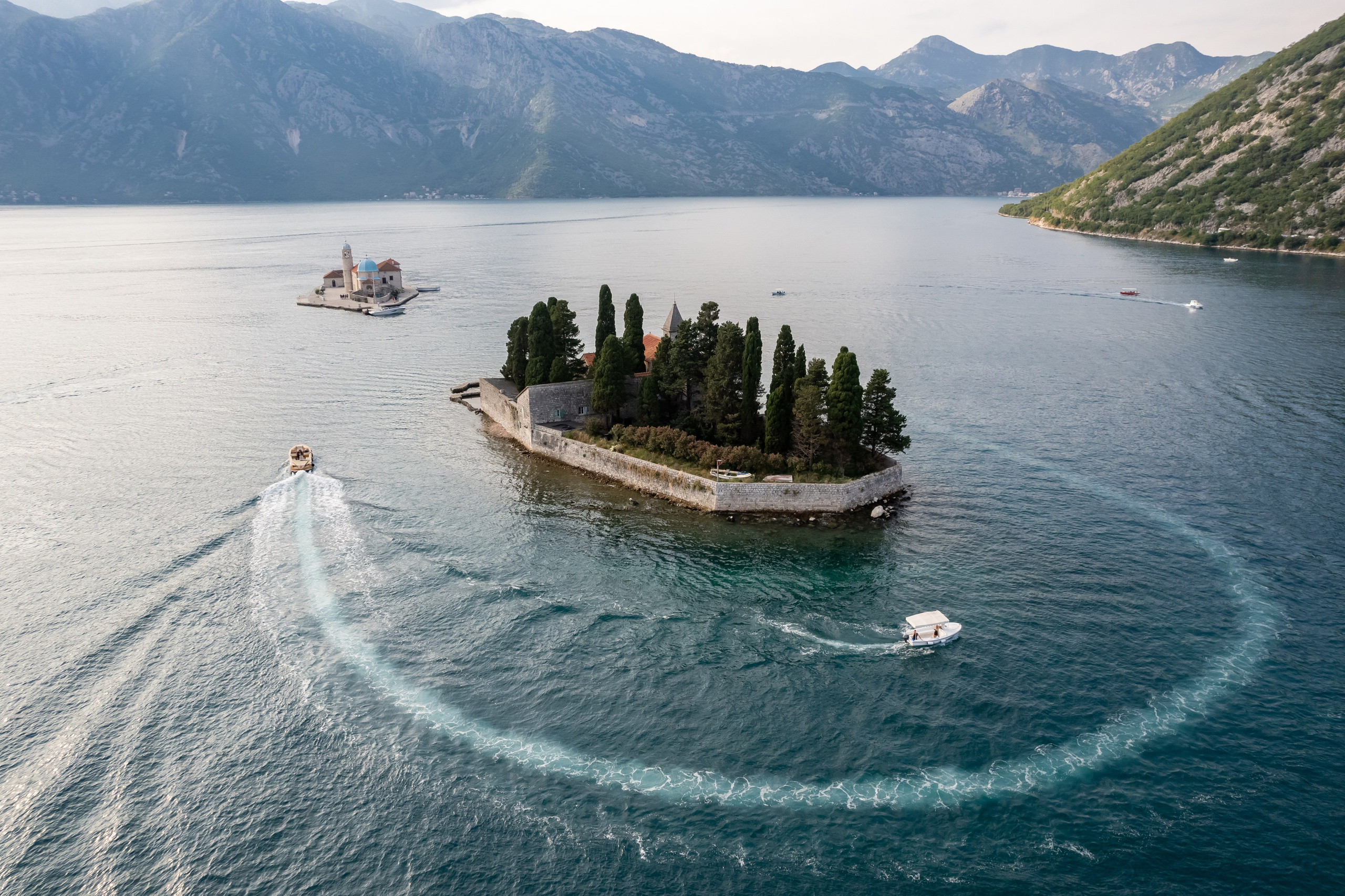 Fordeler og ulemper ved å reise til Montenegro