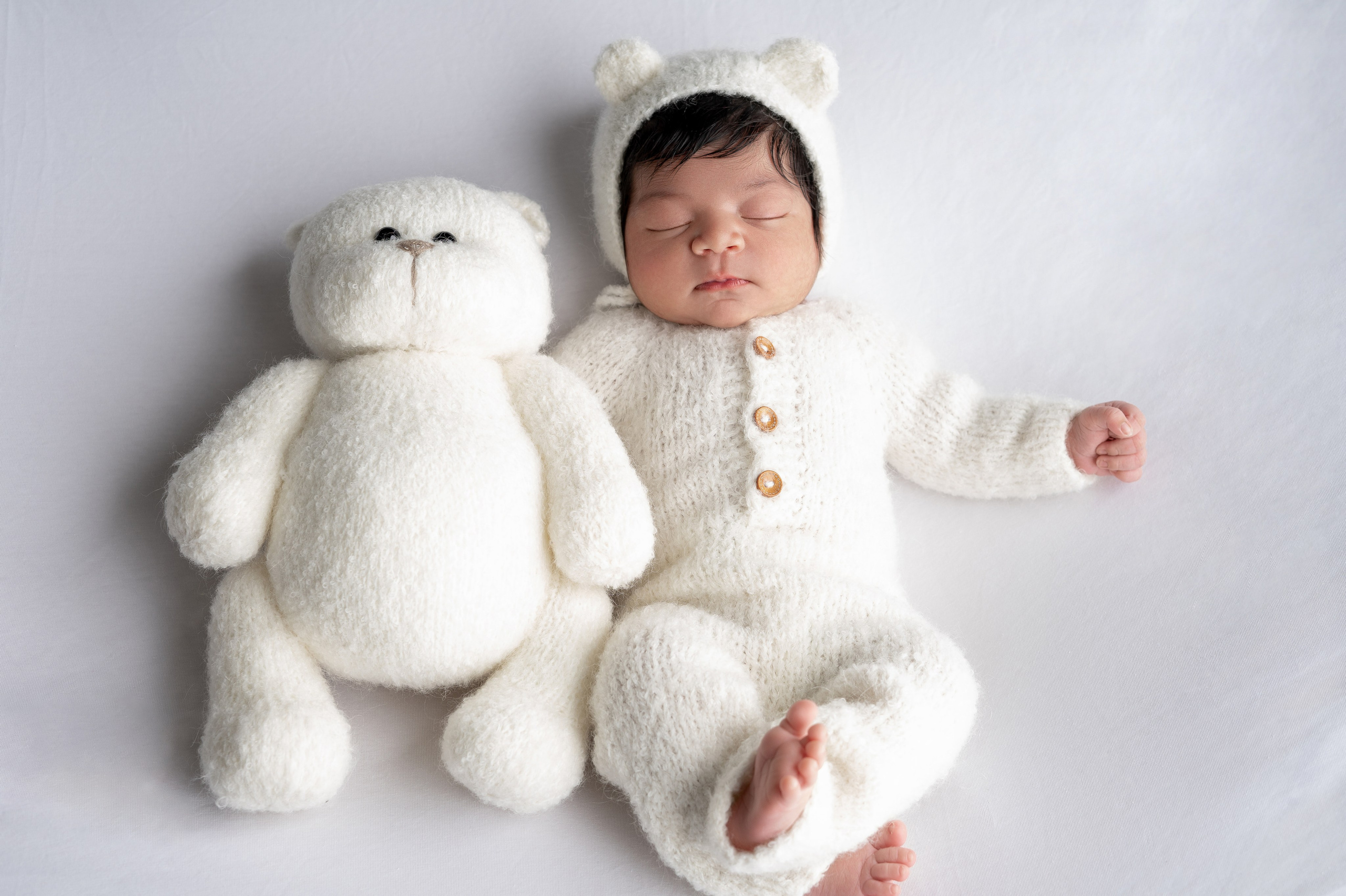 Olive’s Newborn session. Newborn Photographer and life casting in Dubai Dariya Saeed