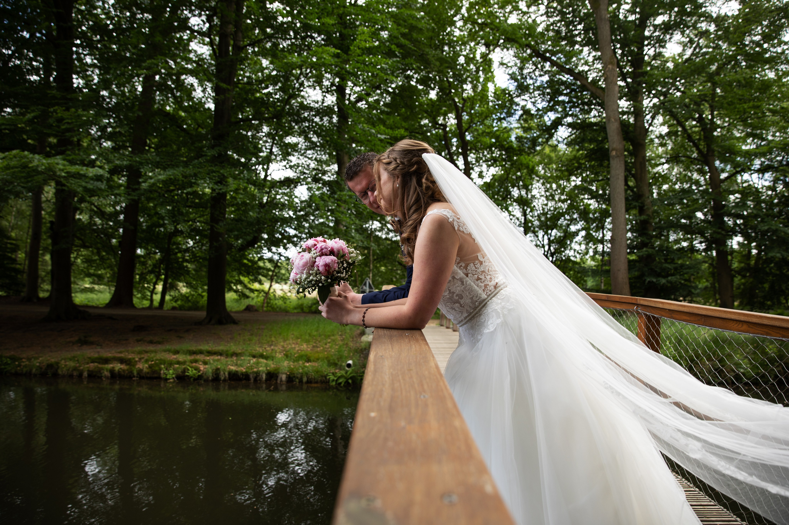 Professionell gestaltetes Hochzeitsvideo aus Niedersachsen: Witzig und durchdacht wie ein echter Film, ideal für besondere Erinnerungen.