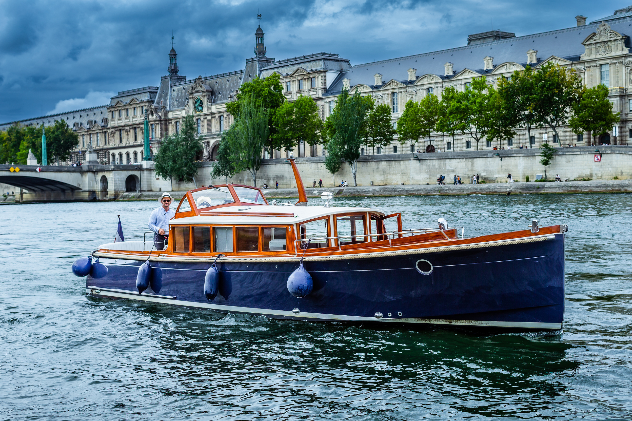 PARIS UNVEILED: ROMANTIC PROPOSAL ON THE SEINE. Photographe à Paris