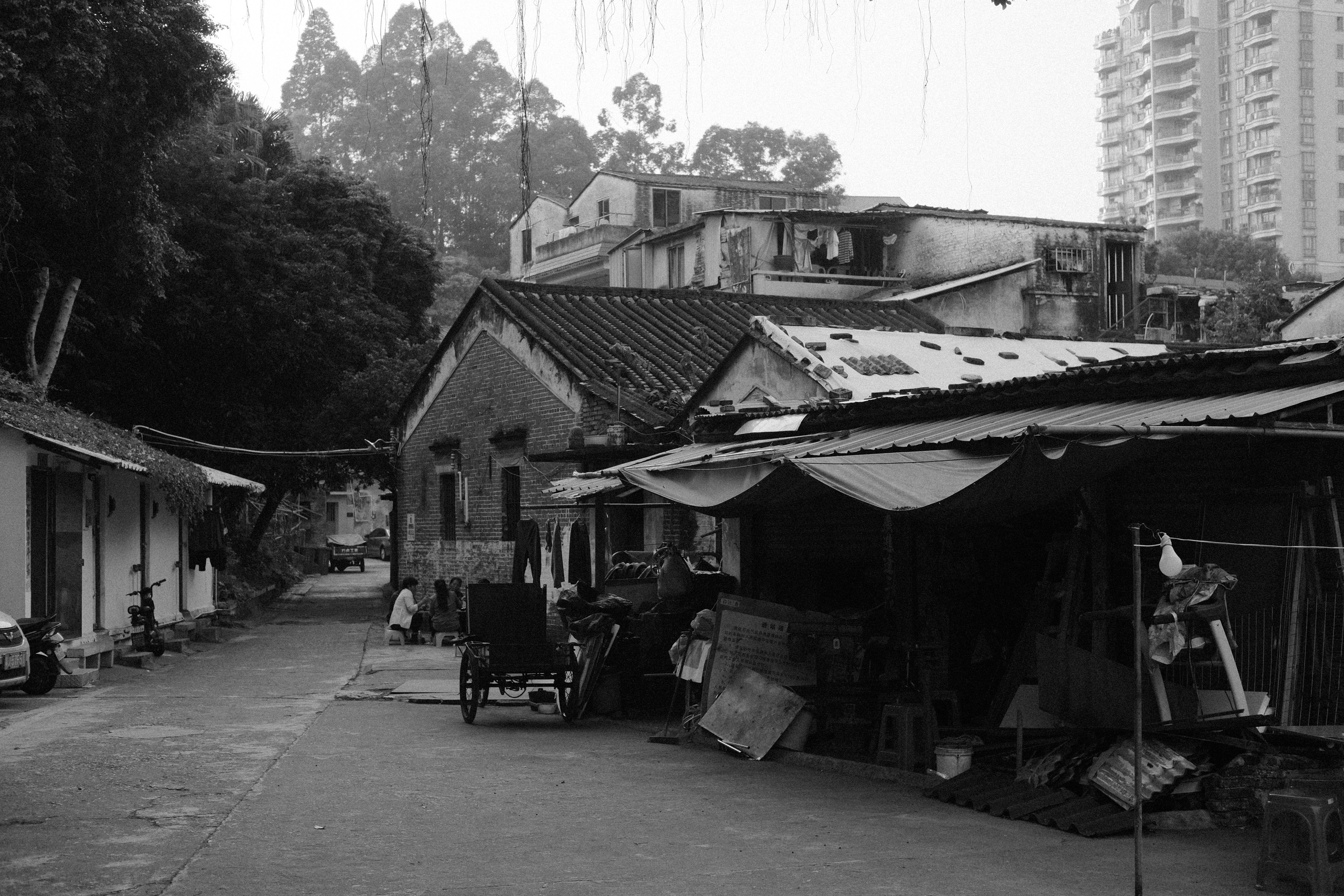 Monochrome Magic: Jiangmen Street Photography. 中国街头摄影 | The Streets of China Through My Eyes | 深圳