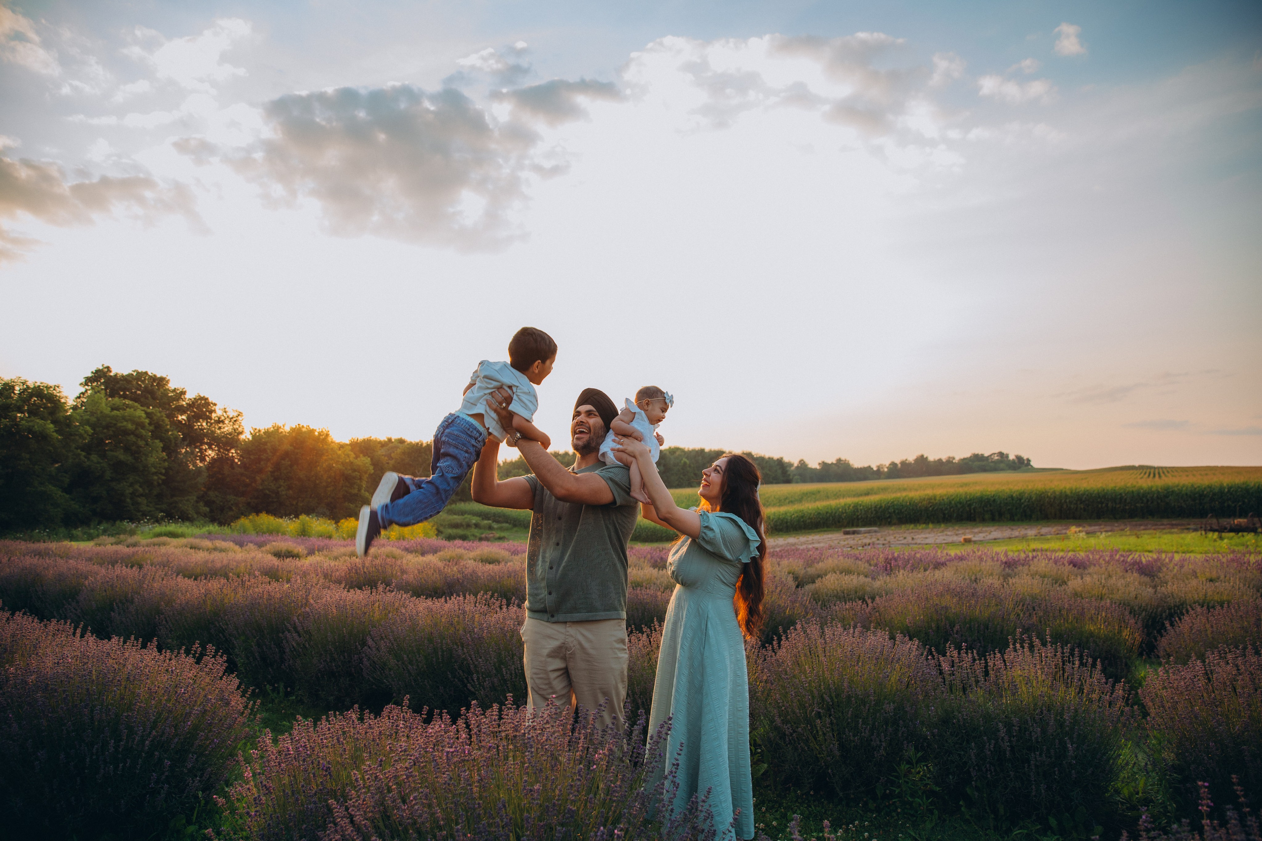 Home/on-location/outdoor. Kitchener Waterloo Cambridge Photographer — Olga Ro