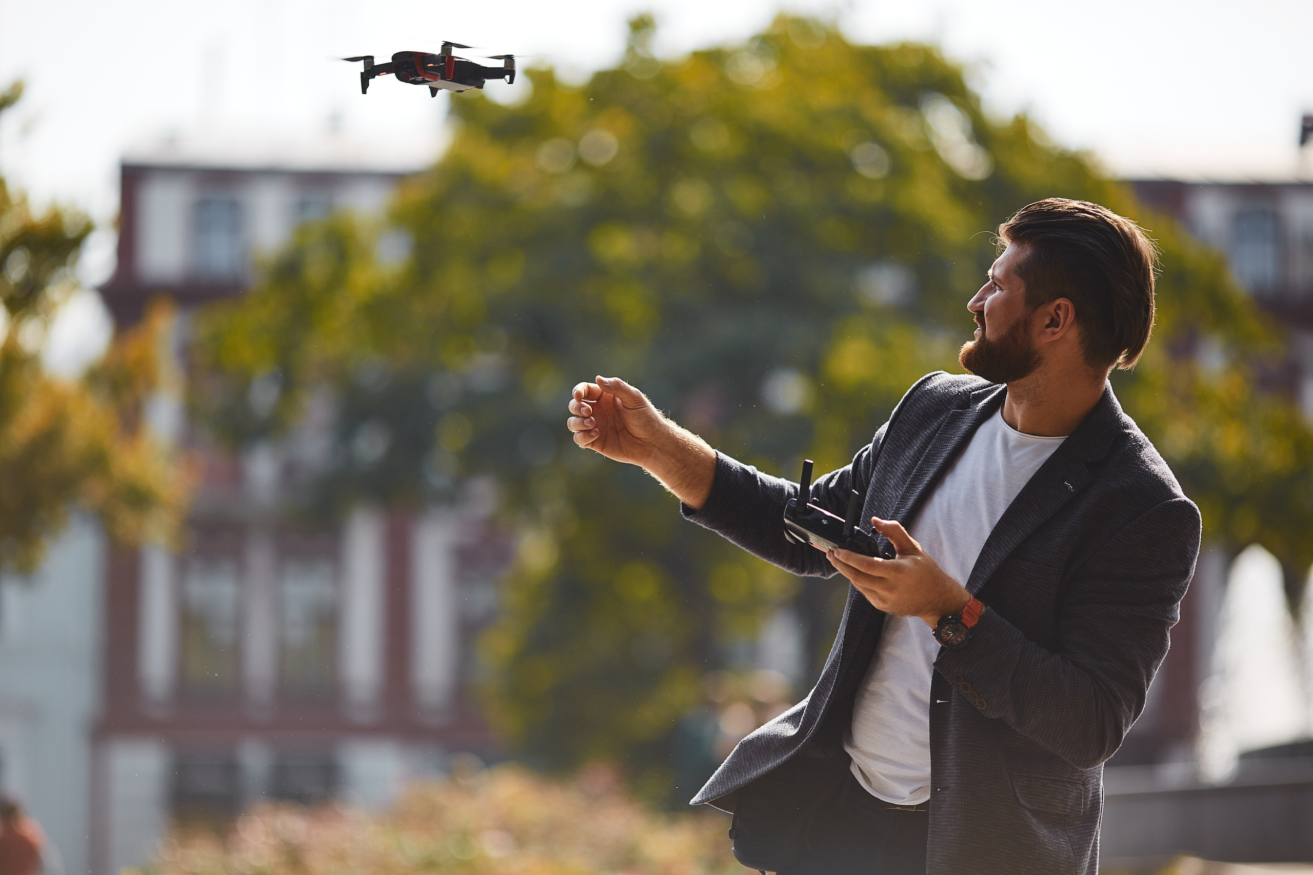 ABOUT US. Hochzeits- und Reportagefotograf für München, Regensburg, Deutschland RED LINE Media