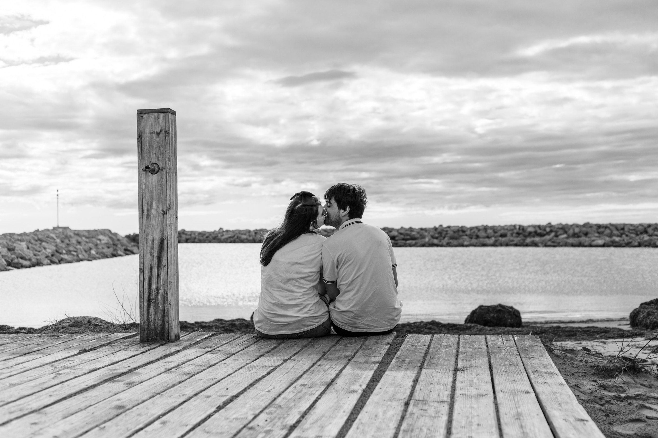 Séance Photo EVJF à Gruissan: Des Souvenirs Inoubliables sur la Plage des Chalets. Photographe professionnelle à Poitiers, Tours et Châtellerault | Studio photo entre Poitiers et Tours – portraits, familles, entreprises, ma