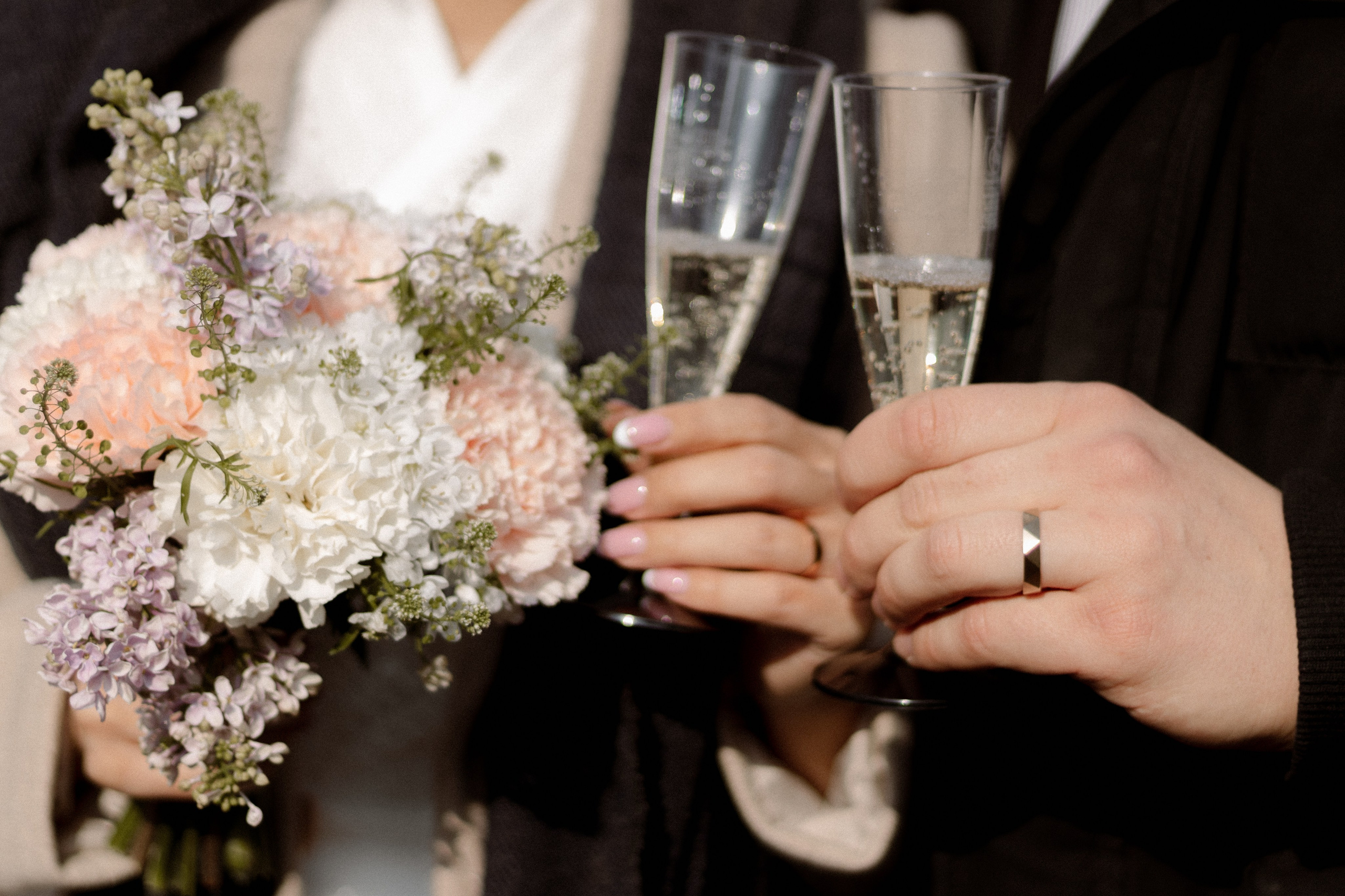 Fotosesija Vilniaus Santuokų Rūmuose. Framed by Evelina | Vestuvių fotografė