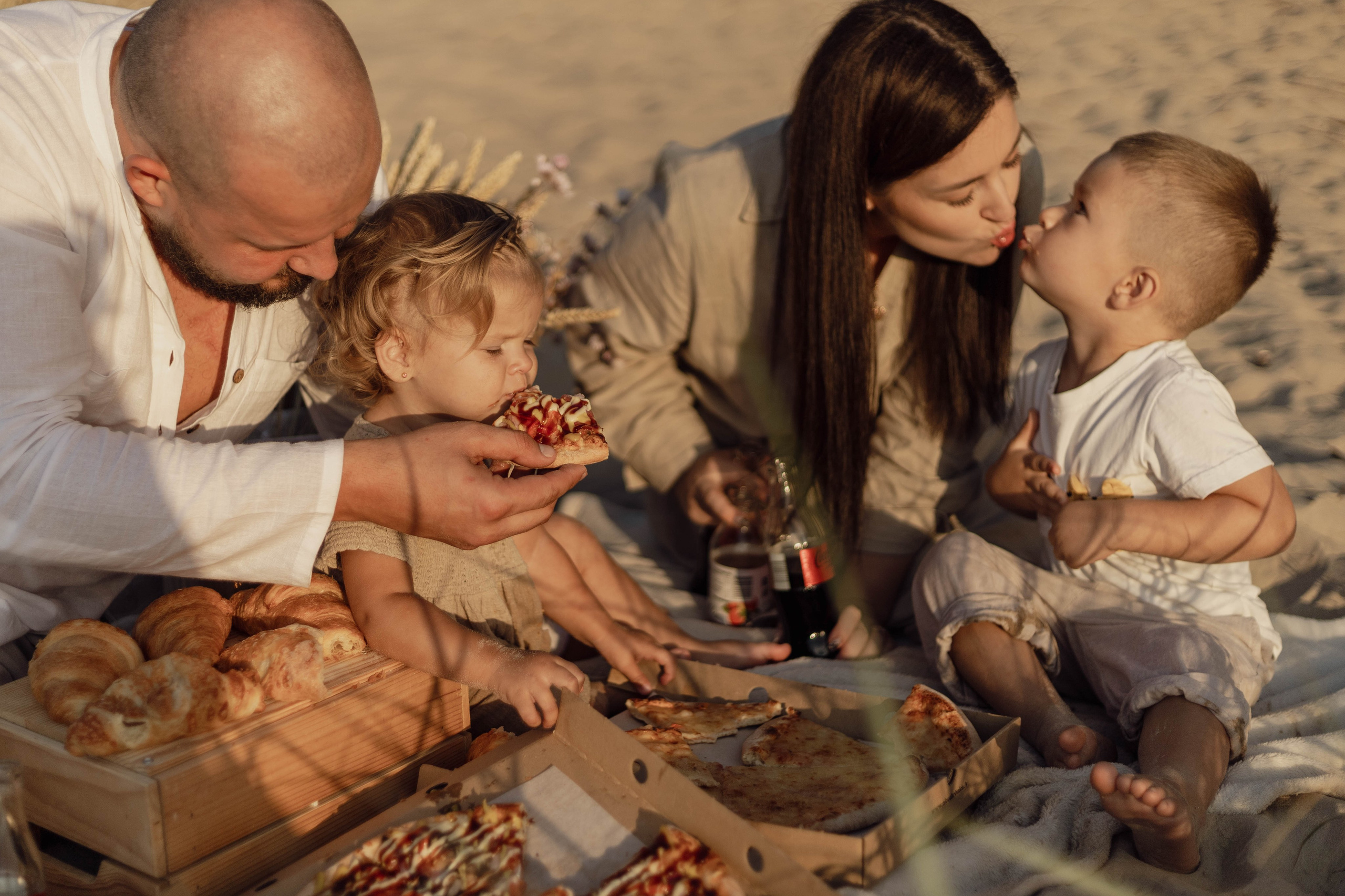 PAKALPOJUMI. GALVENĀ