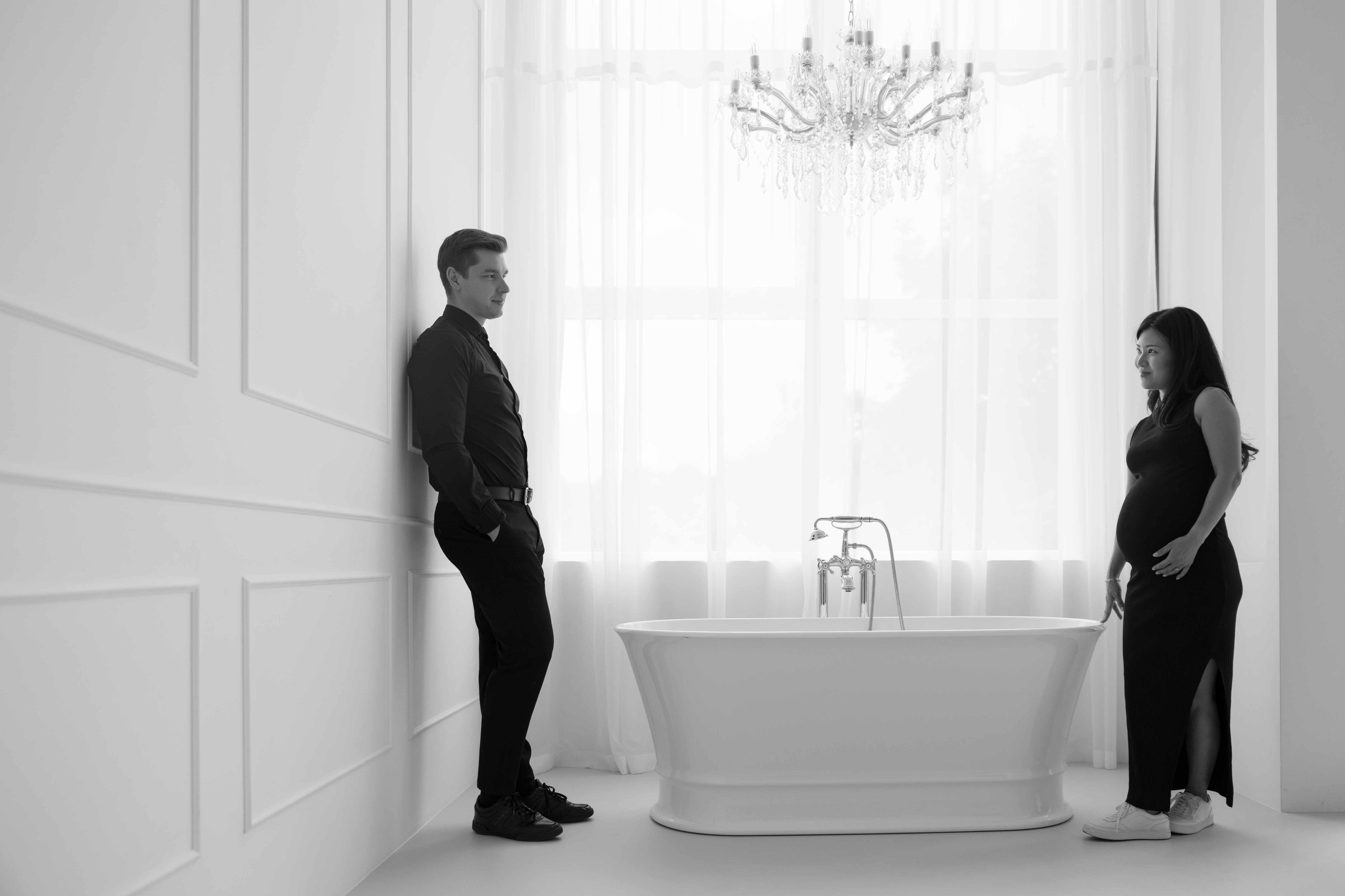 Cozy Vilnius Christmas Photoshoot: Studio, Home or Outdoor. Framed by Evelina | Destination Wedding Photographer from Lithuania | Europe