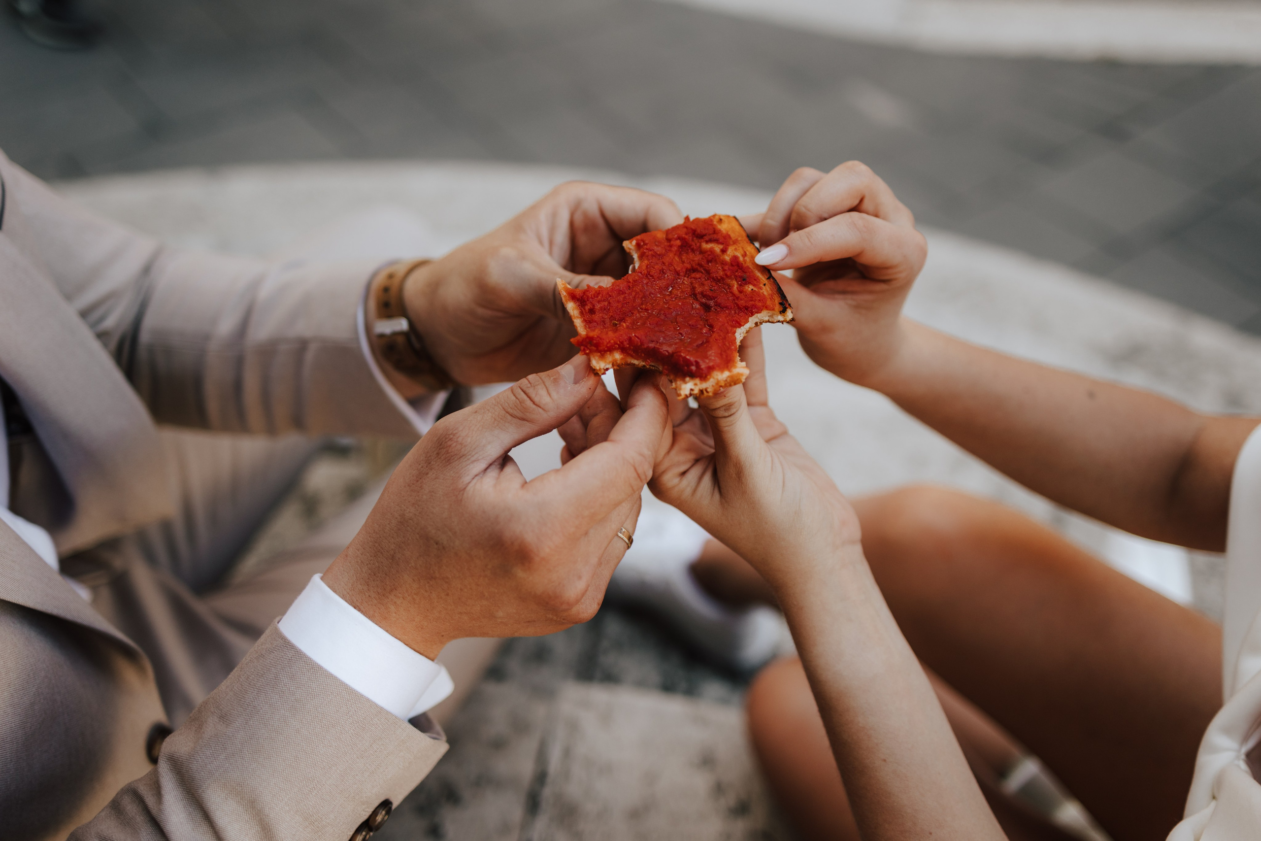 Rzym – pełen historii, ciepła i włoskiego temperamentu – stał się tłem dla wyjątkowej historii Klaudii i Michała 🤎. Fotograf Siedlce