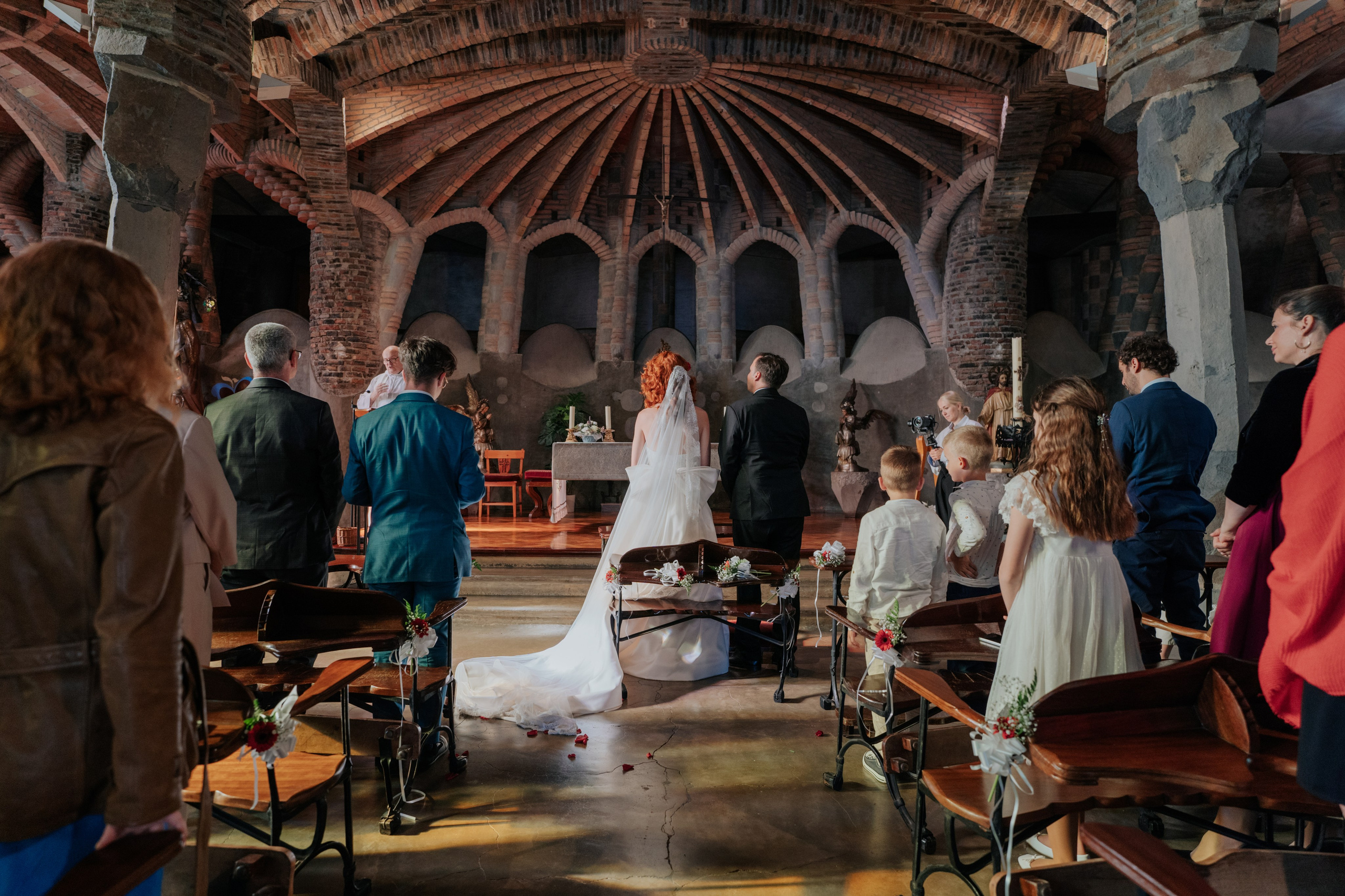 Havie & Isabel — a wedding in Gaudí’s Crypt. DiaFoto Weddings · Premium Destination Wedding Photographer & Videographer in Barcelona