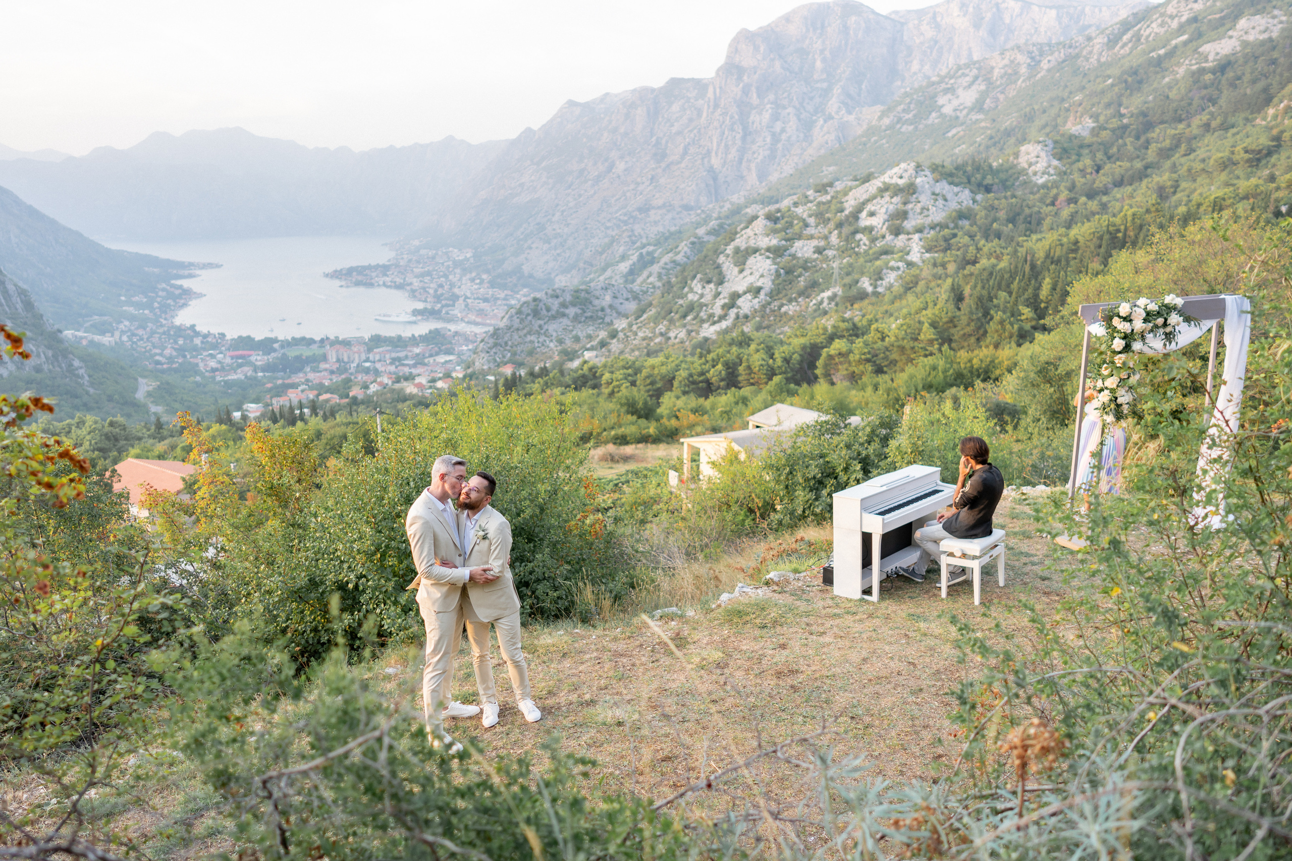 Montenegro’da Aynı Cinsiyetten Düğün Fotoğrafçılığı ve Videografi