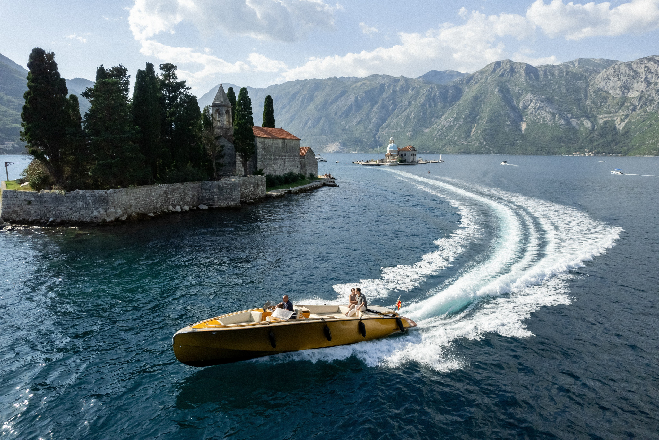 Bootaanzoek bij Our Lady of the Rocks in Perast, Montenegro
