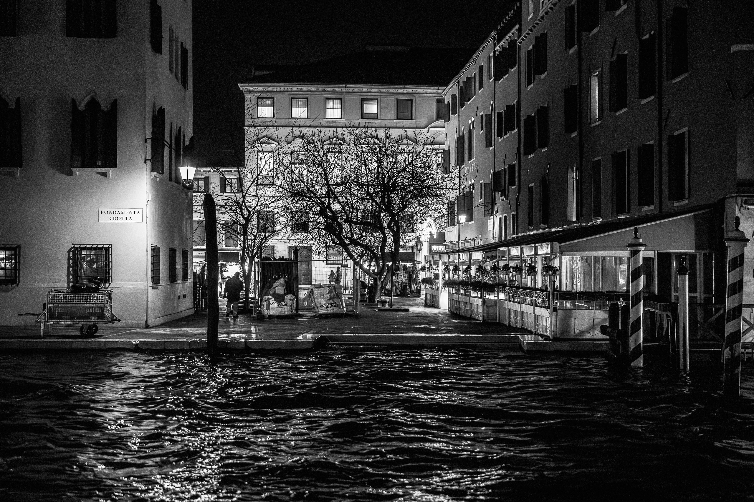 Noaptea venețiană în alb-negru. Daniel Hașiegan