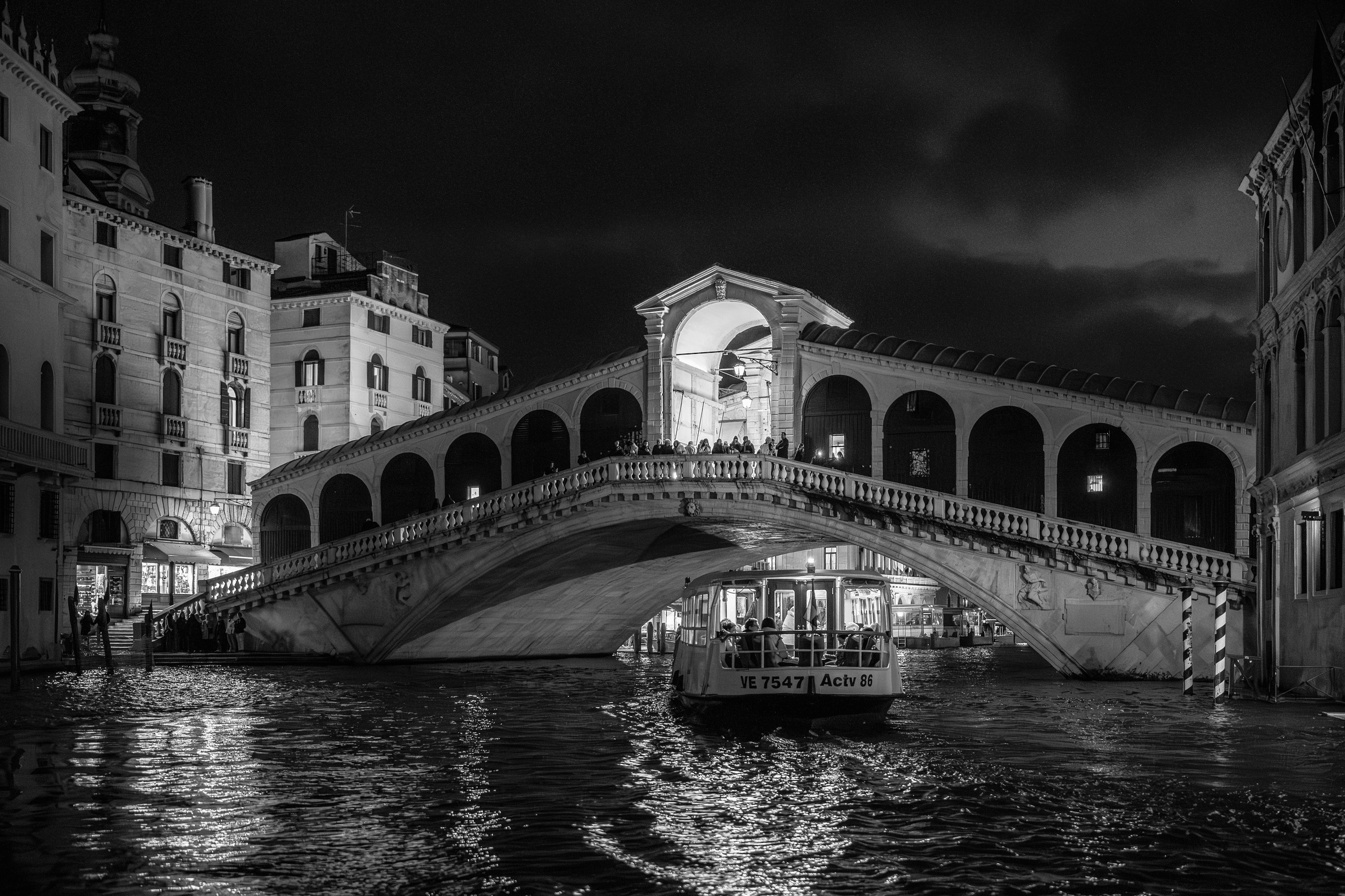 Noaptea venețiană în alb-negru. Daniel Hașiegan