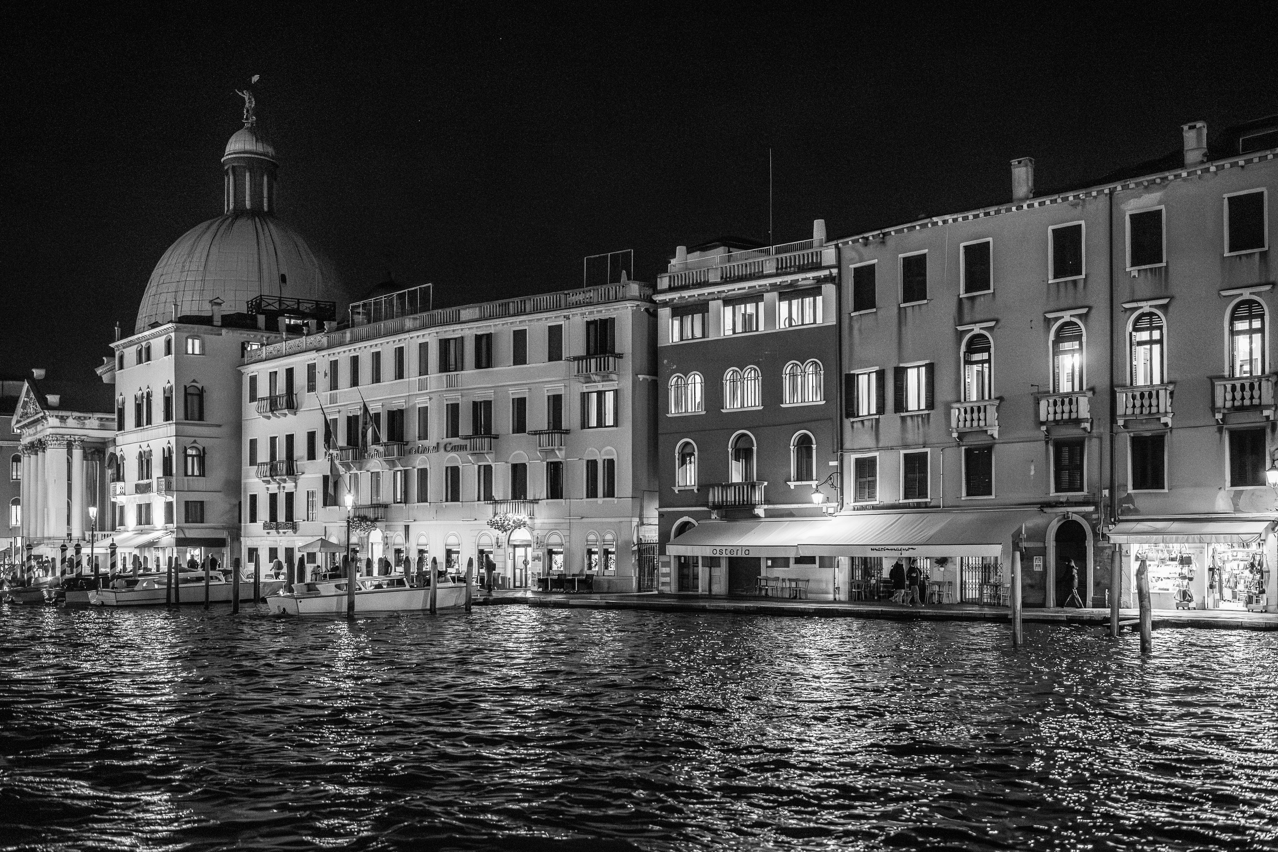 Noaptea venețiană în alb-negru. Daniel Hașiegan