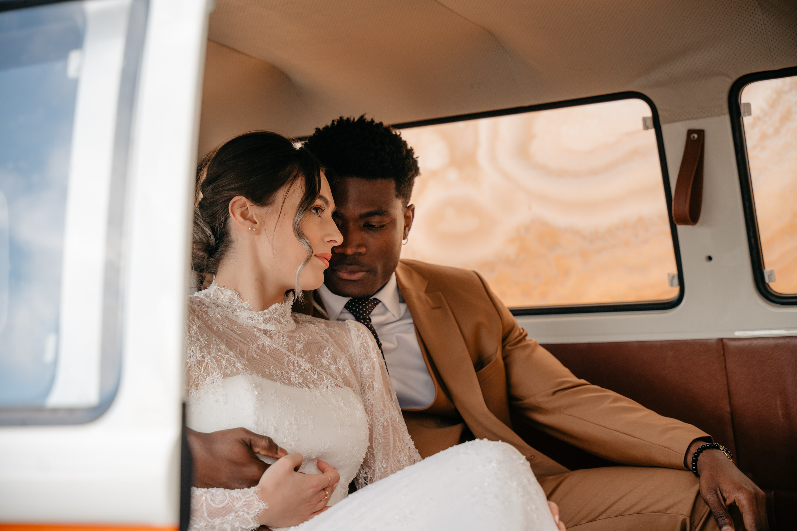 Ofertă Nuntă. Raw Studio. Fotograful tau de nunta!