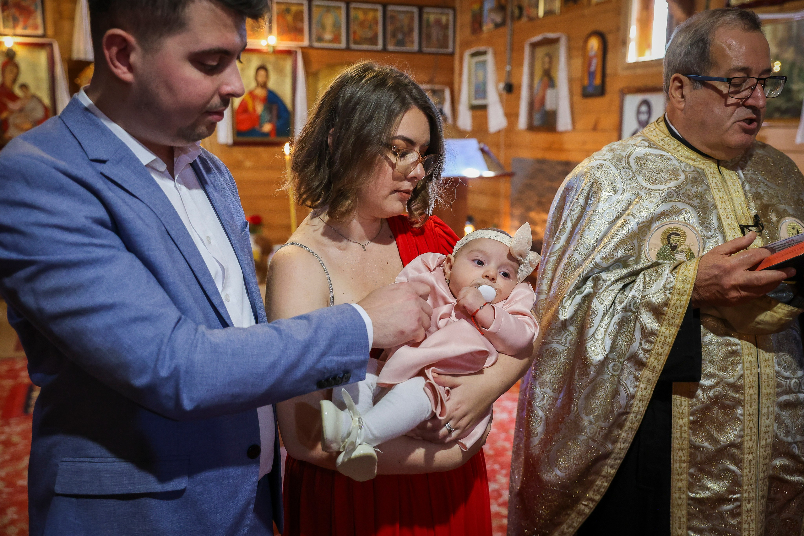 Servicii. Rares Bucur is a professional wedding photographer based in Cluj-Napoca, Romania, specializing in wedding photography