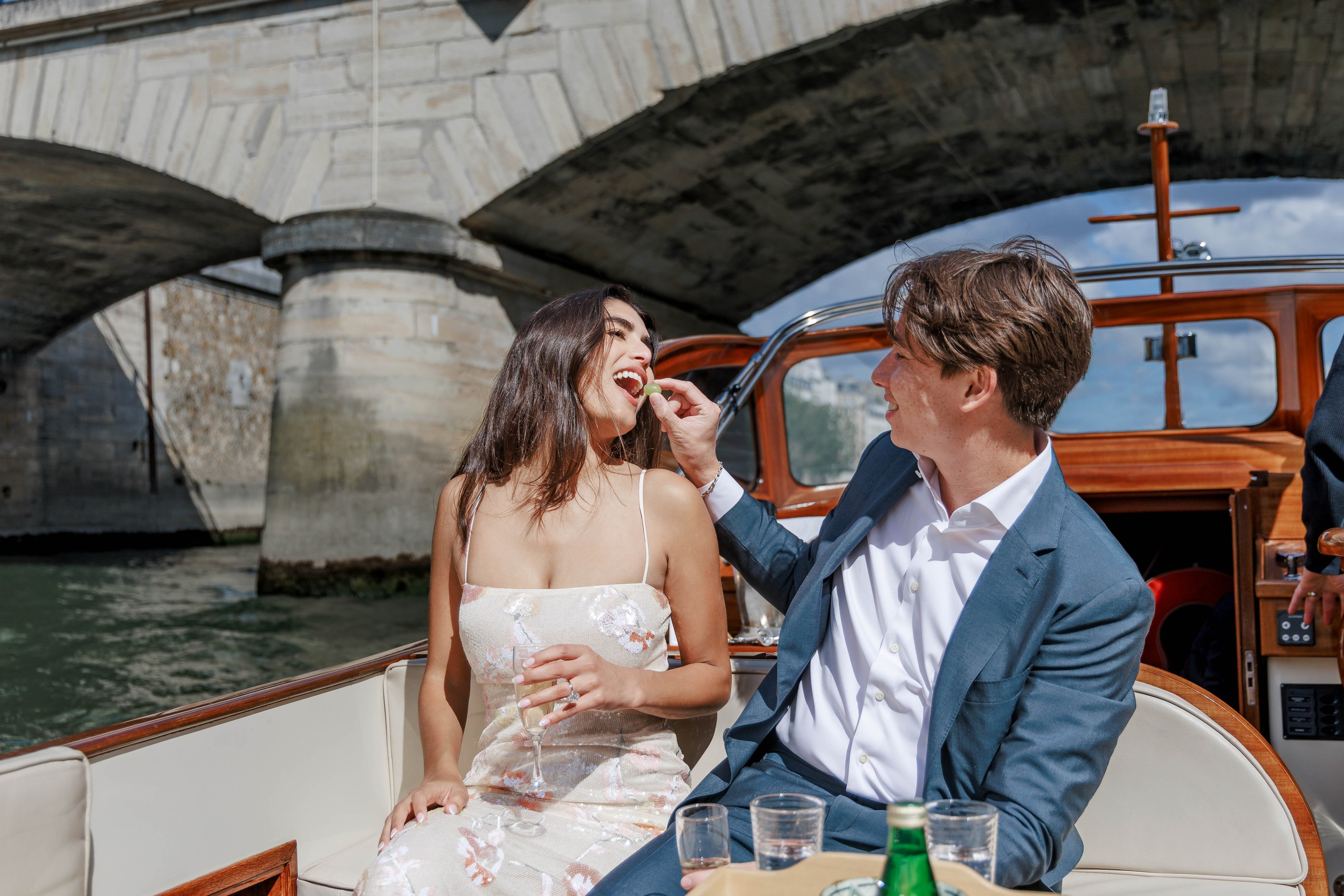 A Luxury Surprise Proposal on a Boat in Paris: Photo, Video & Champagne. Photographe à Paris