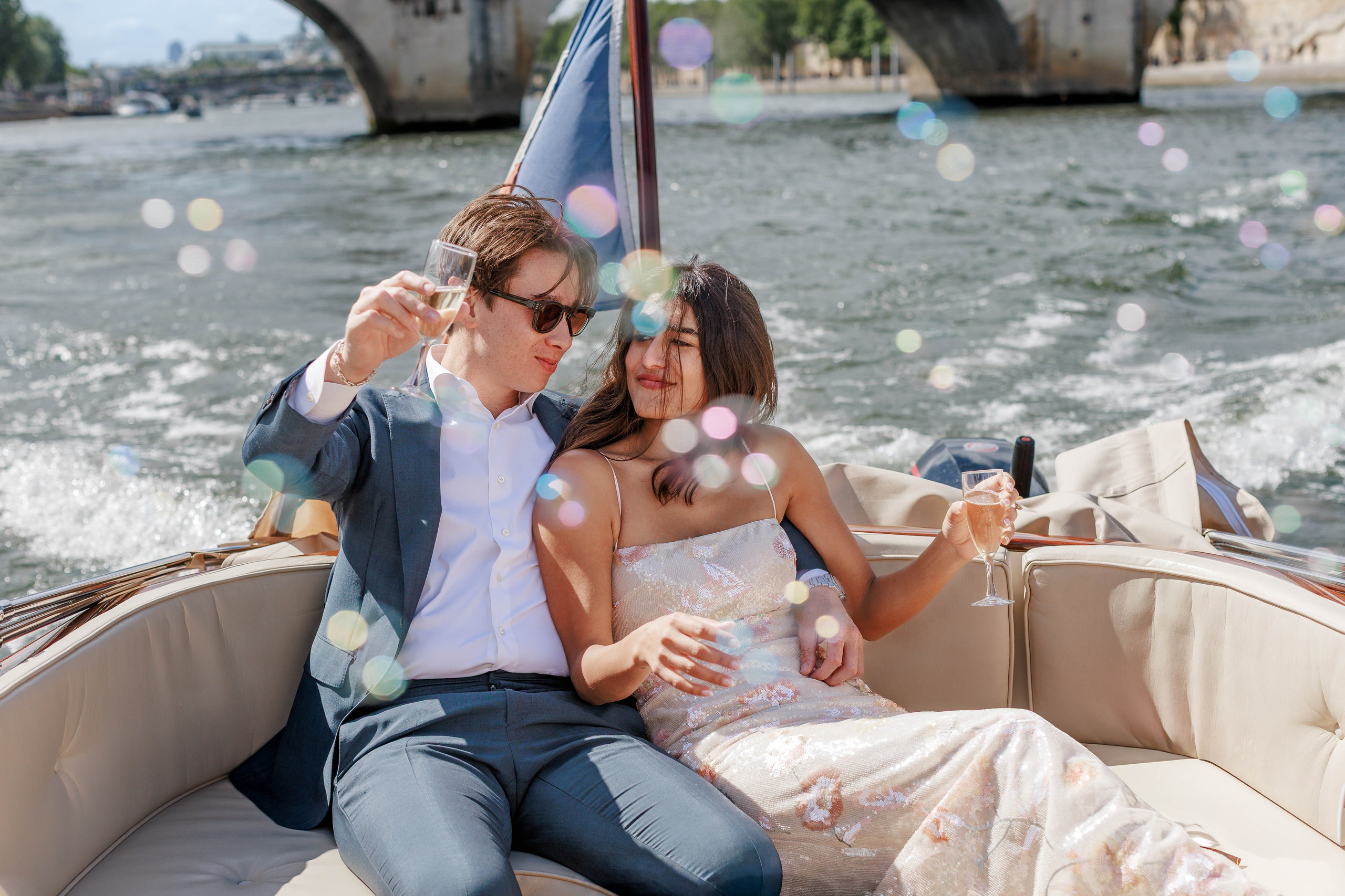 A Luxury Surprise Proposal on a Boat in Paris: Photo, Video & Champagne. Photographe à Paris