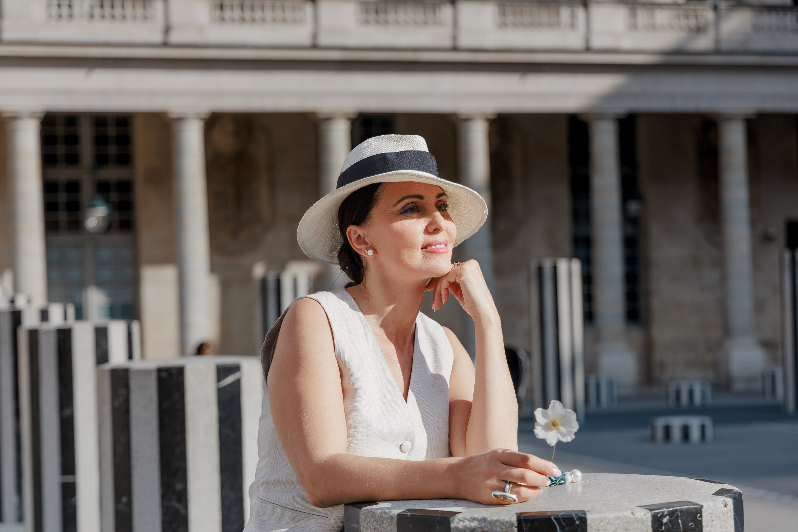 Timeless Elegance: Solo Photoshoot at Palais Royal. Photographe à Paris