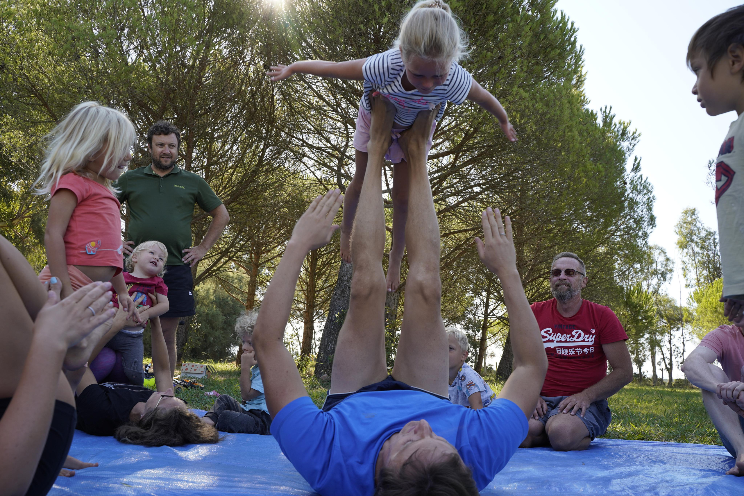 ИГРОВАЯ КОНТАКТНАЯ ИМПРОВИЗАЦИЯ. Семейные лагеря в Европе с Ниной Янечковой и Ириной Зиновьевой