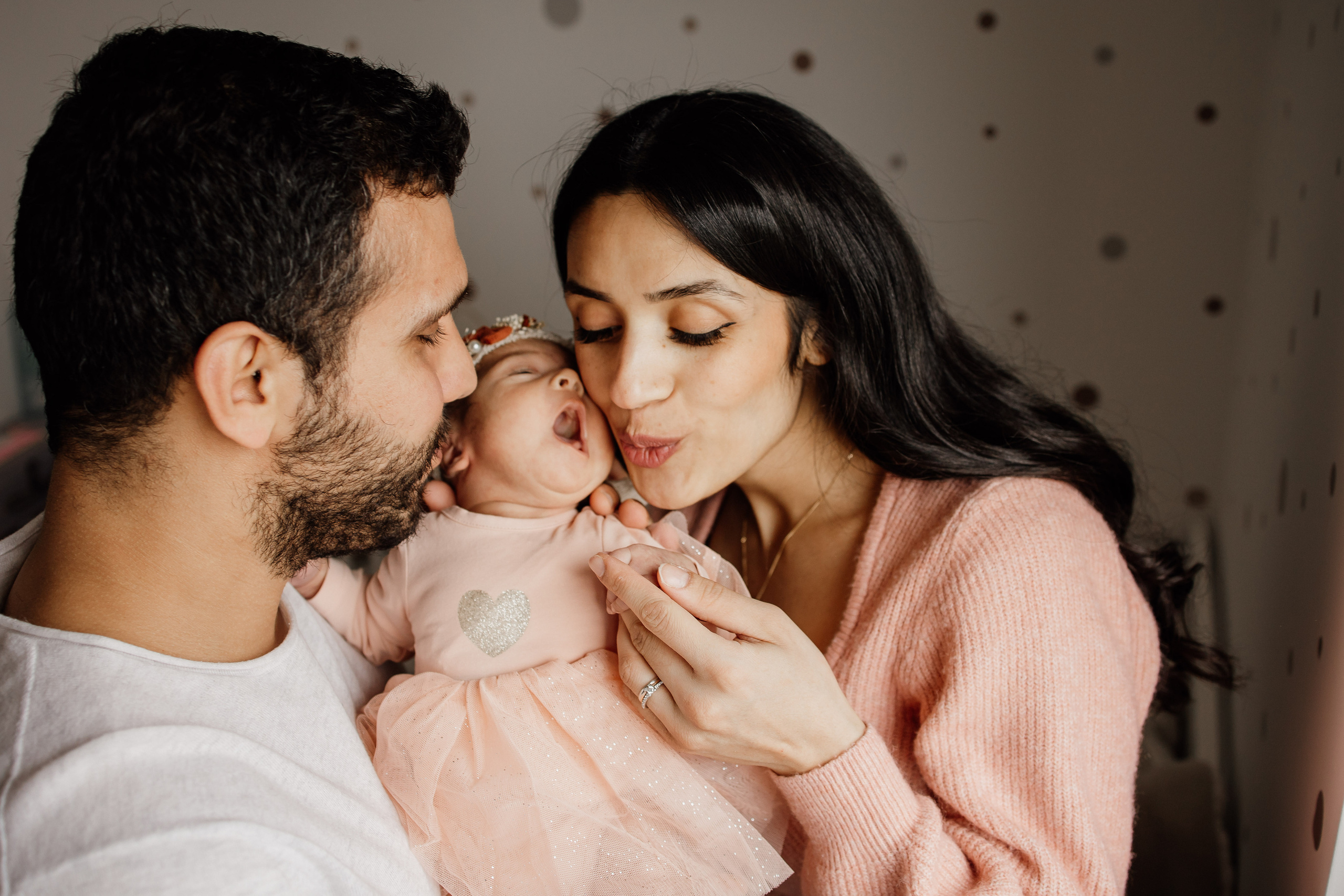 Votre patrimoine familial en images. Je suis Olga, votre photographe de famille à Metz et dans toute la France