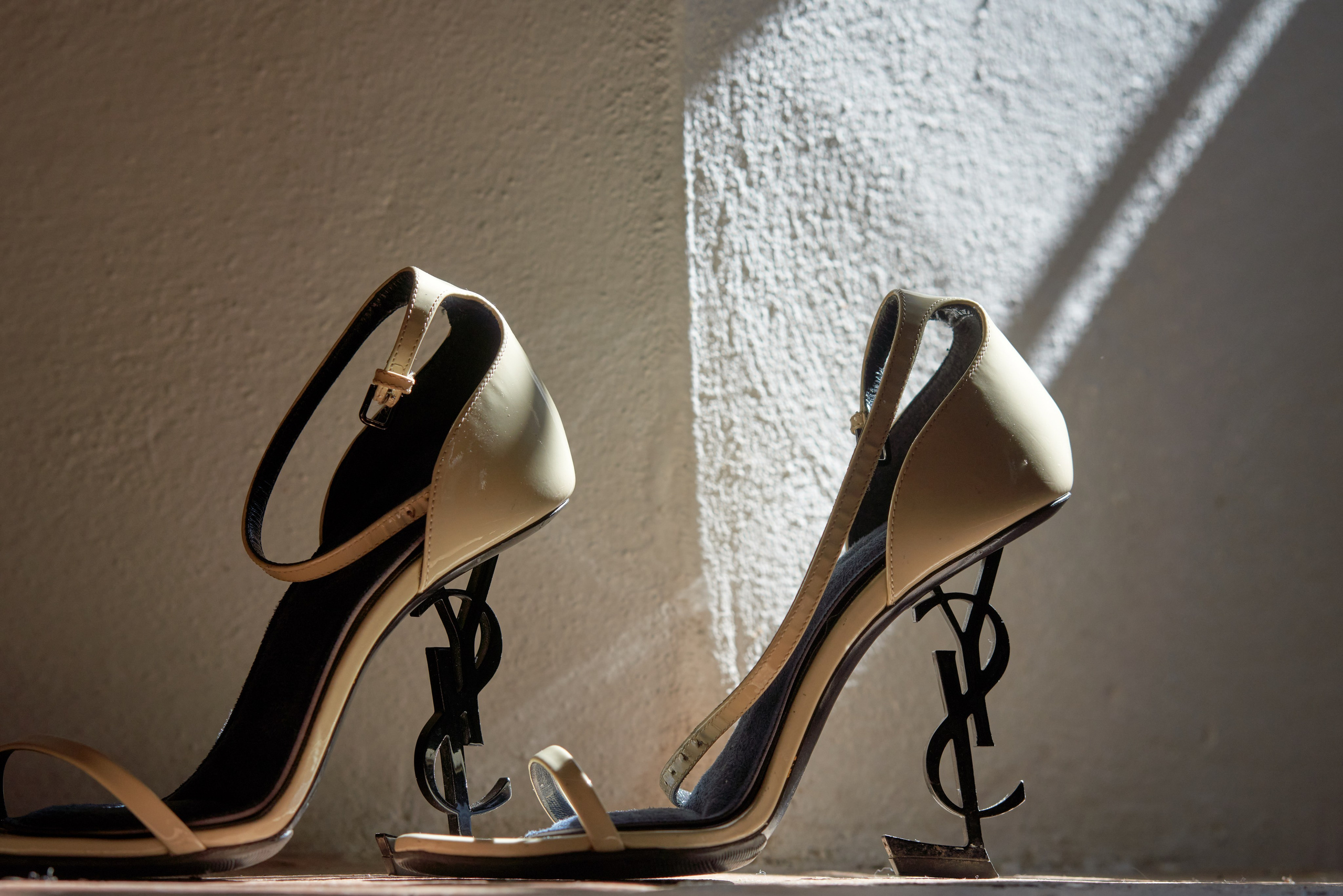 I live in Terni, a city in the center of wonderful Umbria in the heart of Italy. I have always been a wedding photographer and I know in depth the places where I live. I love to tell the stories of your wedding and get excited about your lives