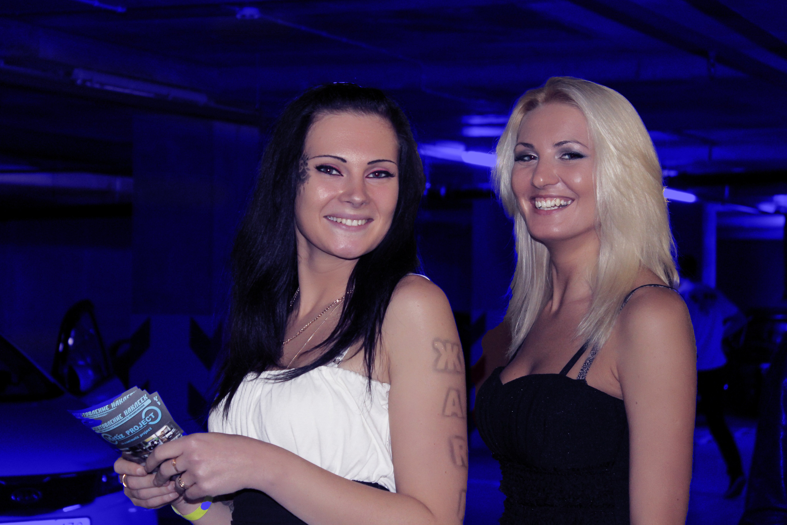 Reportage photo of beautiful women at a promotional event, captured by Studio K20