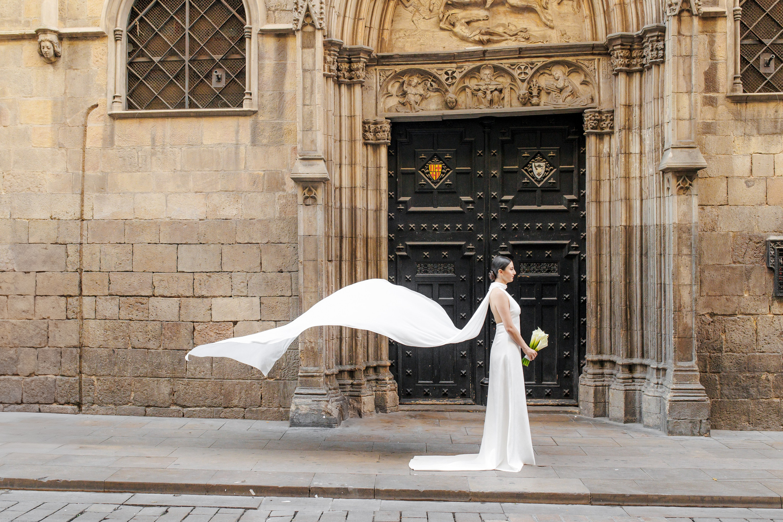 Engagement Session in Barcelona’s Gothic Quarter. Wedding Photographer in Barcelona Lana Alekhina