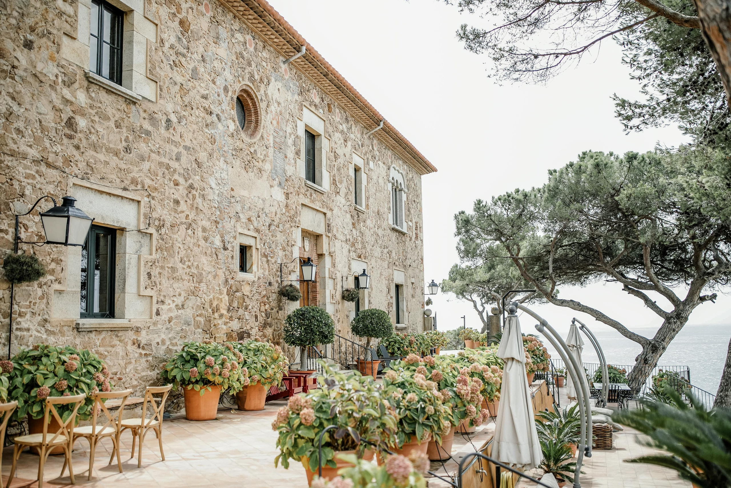 Seaside wedding at El Convent de Blanes with panoramic Mediterranean views.