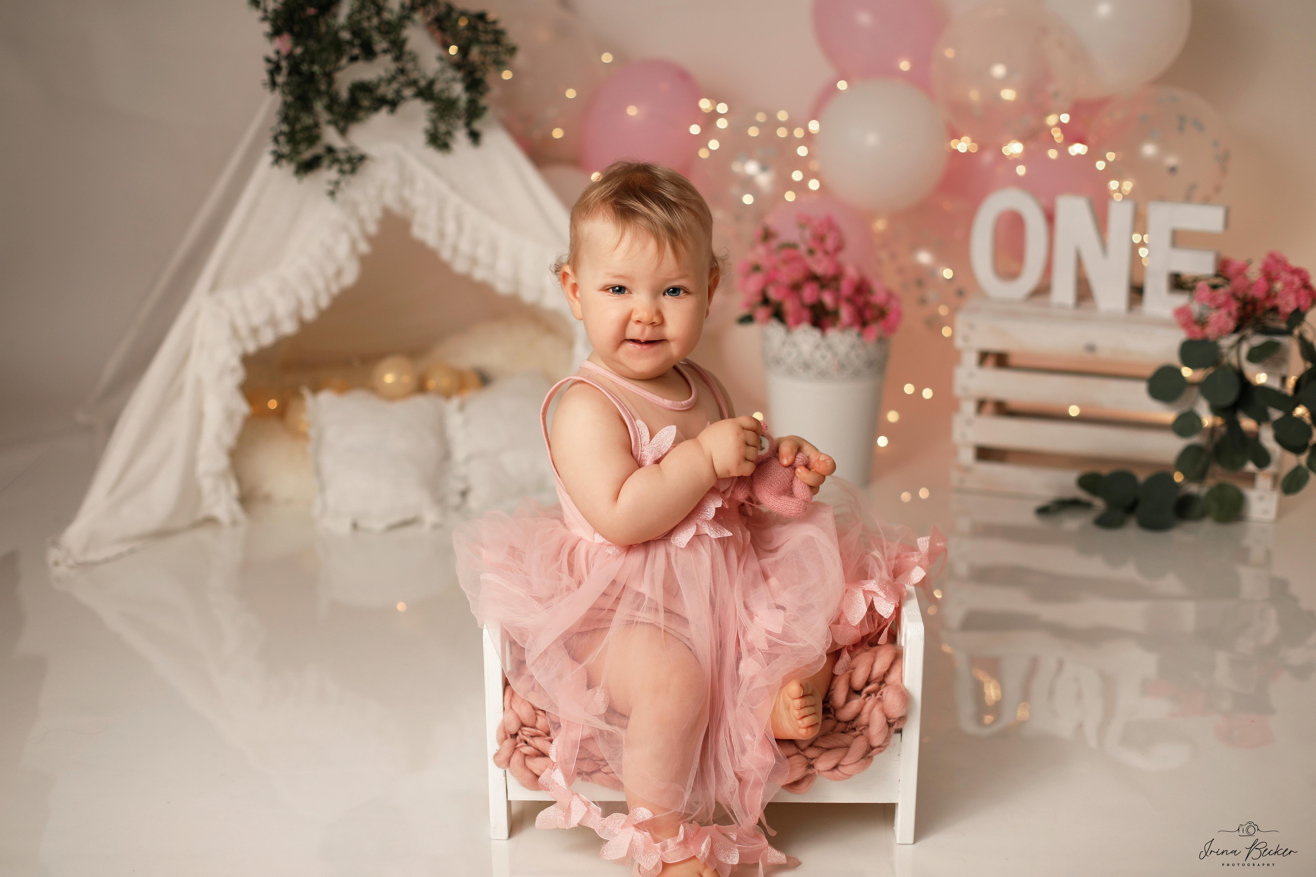 Babyfotograf Ulm; Babyfotograf Neu-Ulm; Babyfotograf Münsingen; Babyfotograf Metzingen; Babyfotograf Göppingen; Babyfotograf Tübingen; Babyfotograf Memmingen; Babyfotograf Reutlingen; Babyfotograf Stuttgart; Babyfotograf Günzburg; Babyfotograf Biberach an der Riss; Babyfotograf Alb-Donau-Kreis; Babyfotograf Bad Saulgau; Babyfotograf Bad Waldsee; Babyfotograf Ehingen; neugeborenenfotografie Ulm; neugeborenenfotografie Neu-Ulm; neugeborenenfotografie Stuttgart; neugeborenenfotografie Metzingen; neugeborenenfotografie Münsingen; neugeborenenfotografie Bad Saulgau; neugeborenenfotografie Bad Waldsee; neugeborenenfotografie Ehingen; neugeborenenfotografie Langenau; neugeborenenfotografie Ravensburg; neugeborenenfotografie Sigmaringen; Fograf Ulm; Fotograf Ehingen; Fotograf Bad Waldsee; Newborn Shooting Ulm; Babyshooting Ulm; Babyshooting Memmingen; Babyshooting Günzburg; Babyfotograf Laupheim; Babyfotograf Riedlingen; Babyfotograf Biberach an der Riß; pregnancy; Baby; Babyfotograf Biberach an der Riß; Babyfotograf Erbach; Babyfotograf Blaubeuren; Baby Photograph Ulm, cake-smash fotograf ulm, cake-smash stuttgart, cake-smash metzingen, erste geburtstag ulm, ein jahr alt 