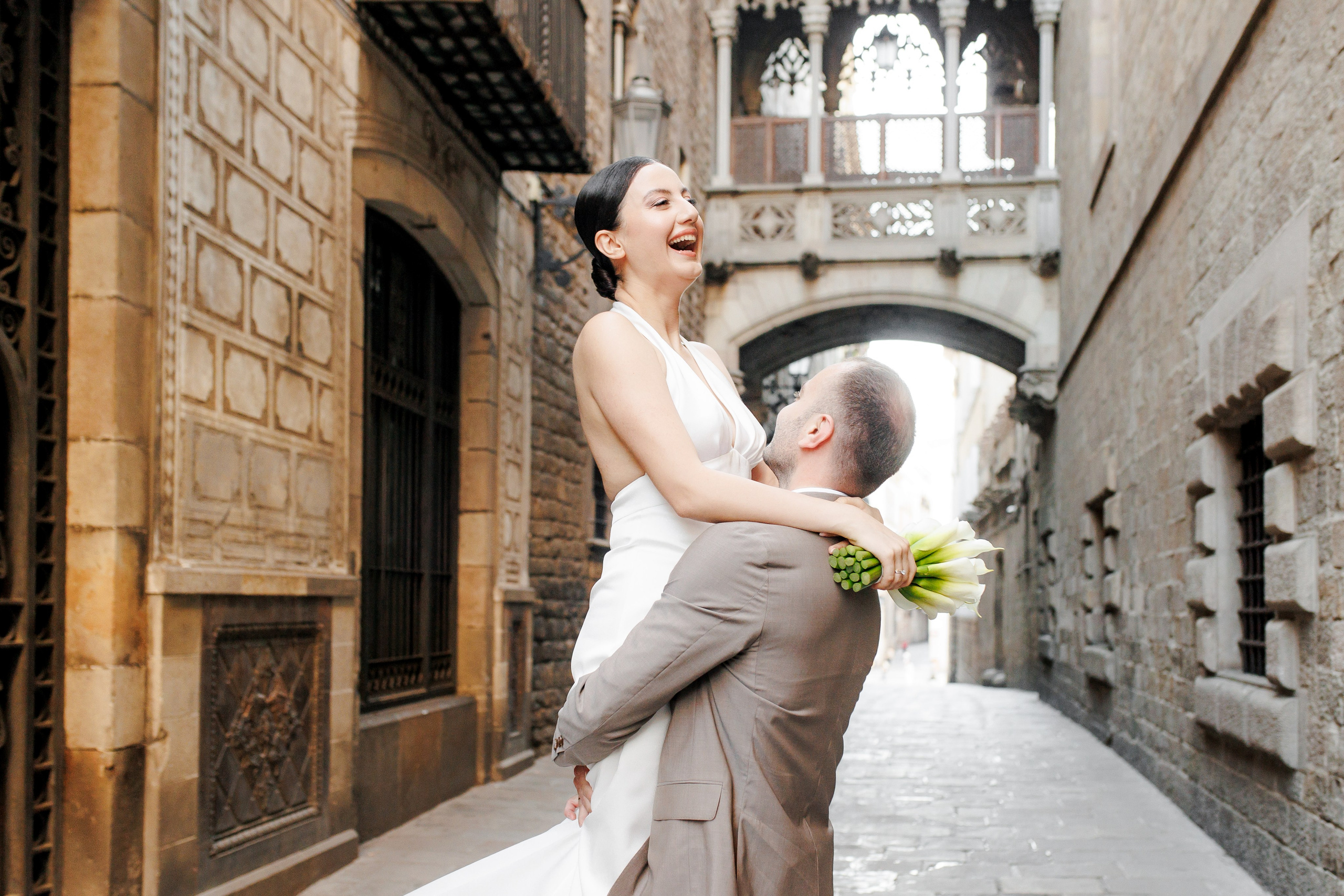 Engagement Session in Barcelona’s Gothic Quarter. Wedding Photographer in Barcelona Lana Alekhina