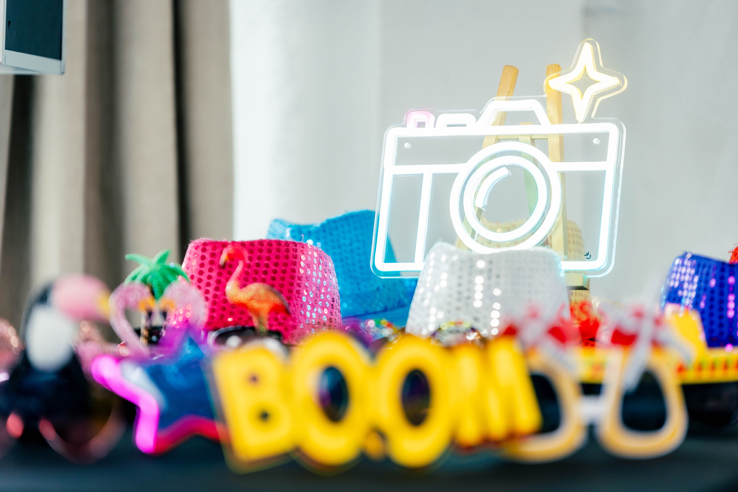 KONTAKT. Fotobox I Fotopeegel I Photobooth I Fotoboksi rent Eestis