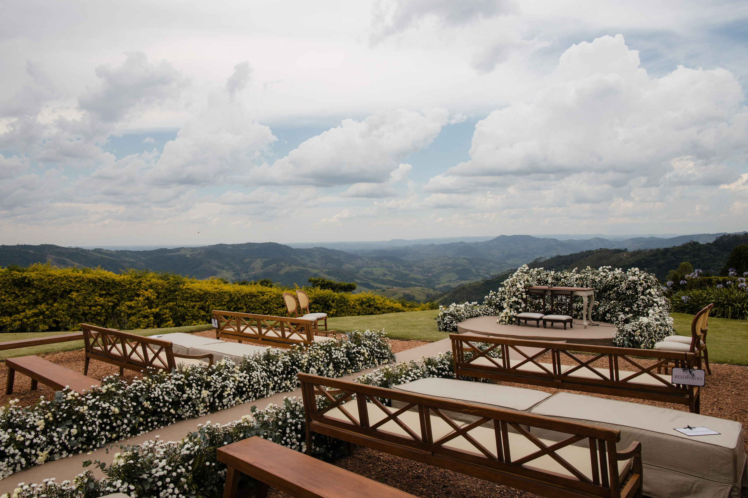 Mini Wedding: A Escolha Perfeita Para Casais Que Buscam Um Casamento Intimista e Cheio de Personalidade