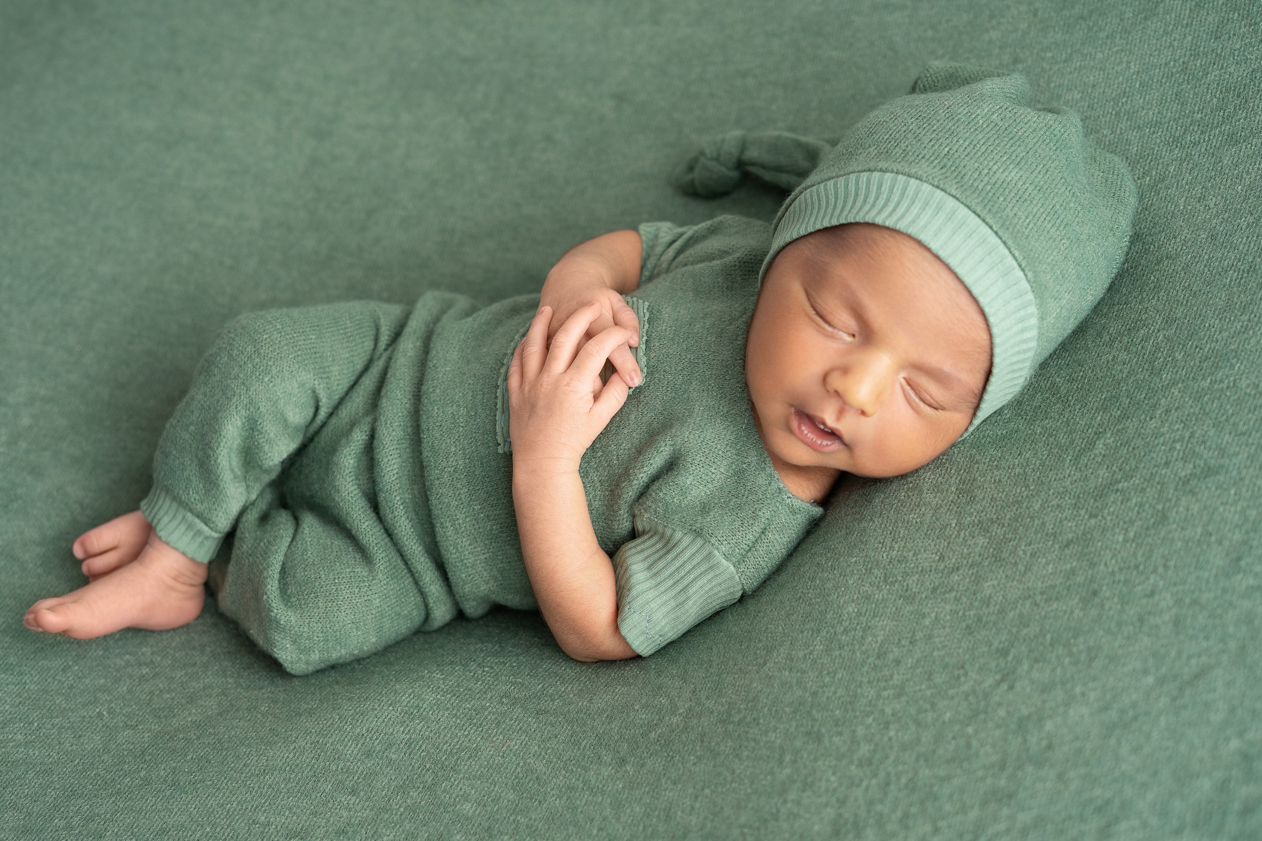 In home Newborn Photoshoot in Dubai. Newborn Photographer and life casting in Dubai Dariya Saeed