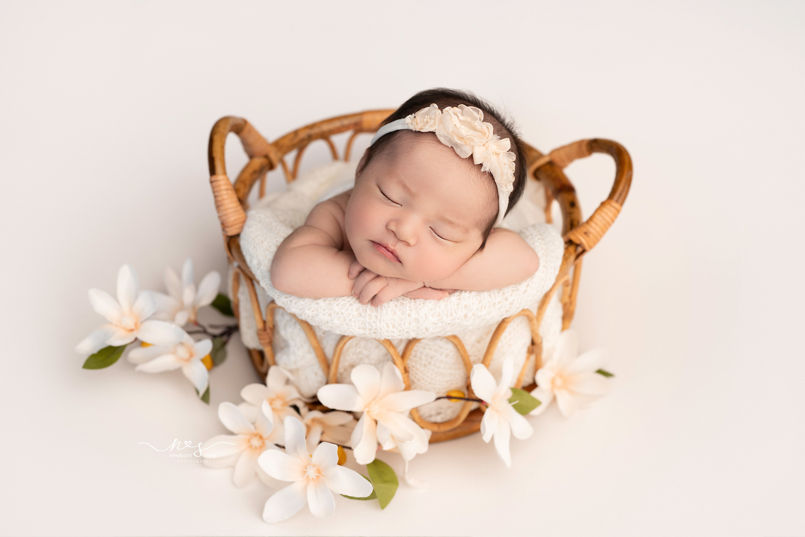NEWBORN. Newborn, Sitter and Cake Smash Photographer in Doha, Qatar