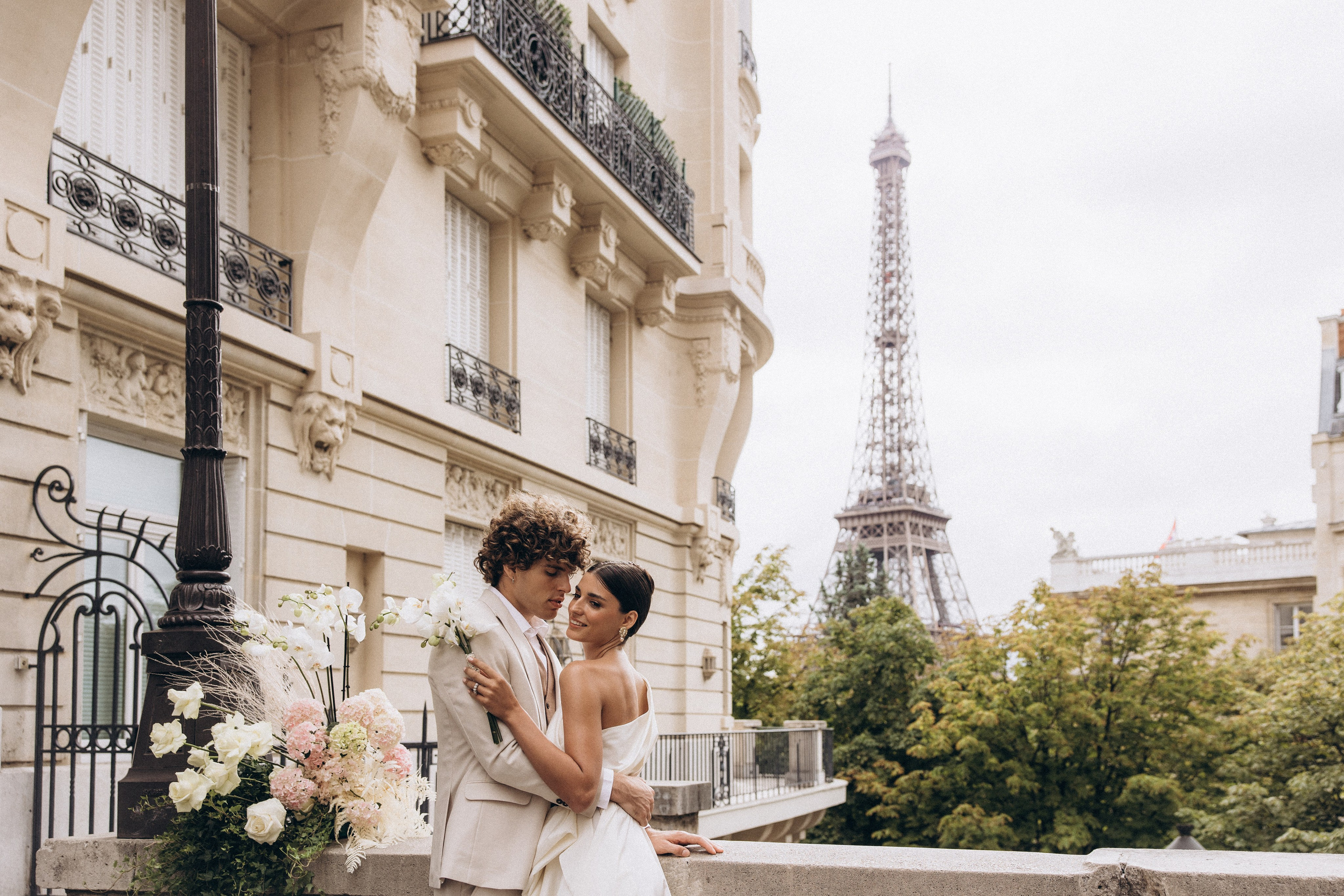 elegant couple portrait during an elopement in Paris, Francetimeless elopement photography in Paris, France