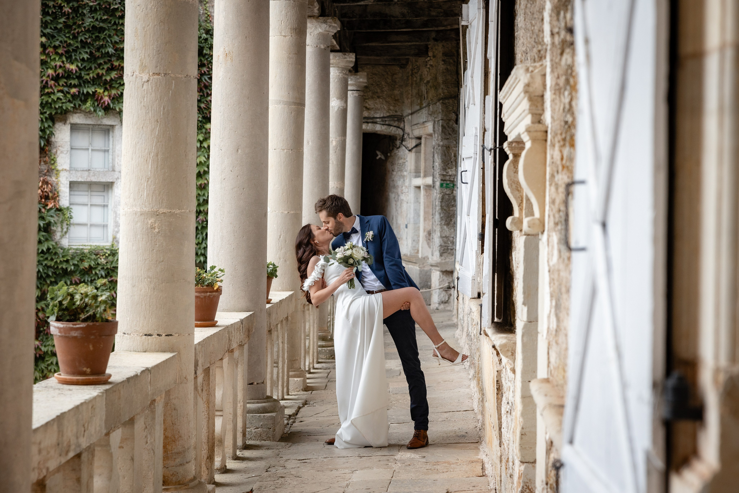Portraits d’elopement au Château de Cénevières dans le Sud-Ouest de la France
