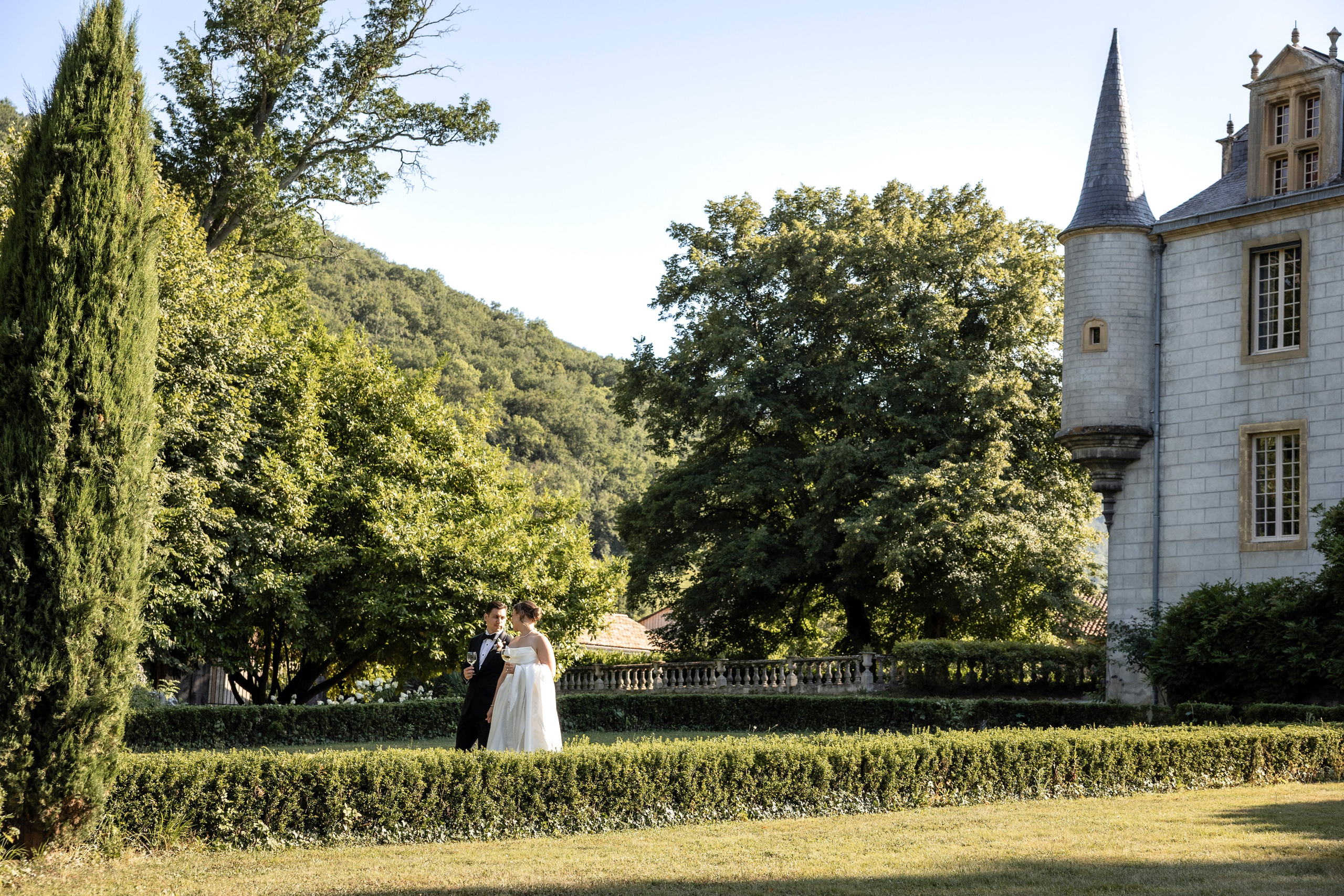 Katie & William. Wedding at Chateau Bagen. Eugenie Smirnova — wedding, corporate and lifestyle photographer in Toulouse and Southwest France