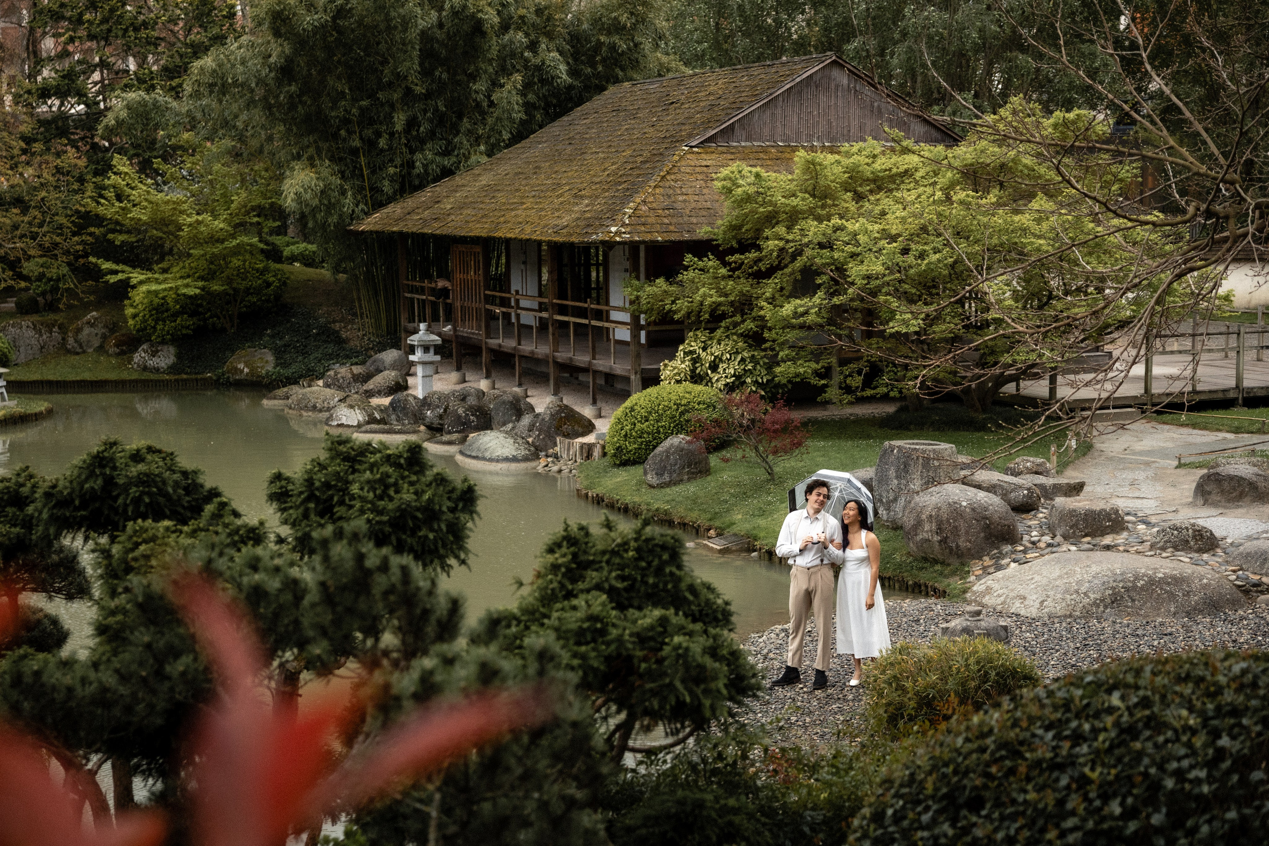 Bride and groom walking through the Japanese garden of Toulouse among cherry blossoms